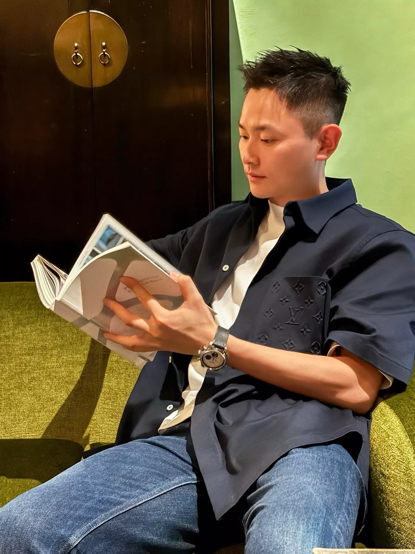루이비통 포켓 모노그램 엠보 반소매 셔츠 상세 이미지 11