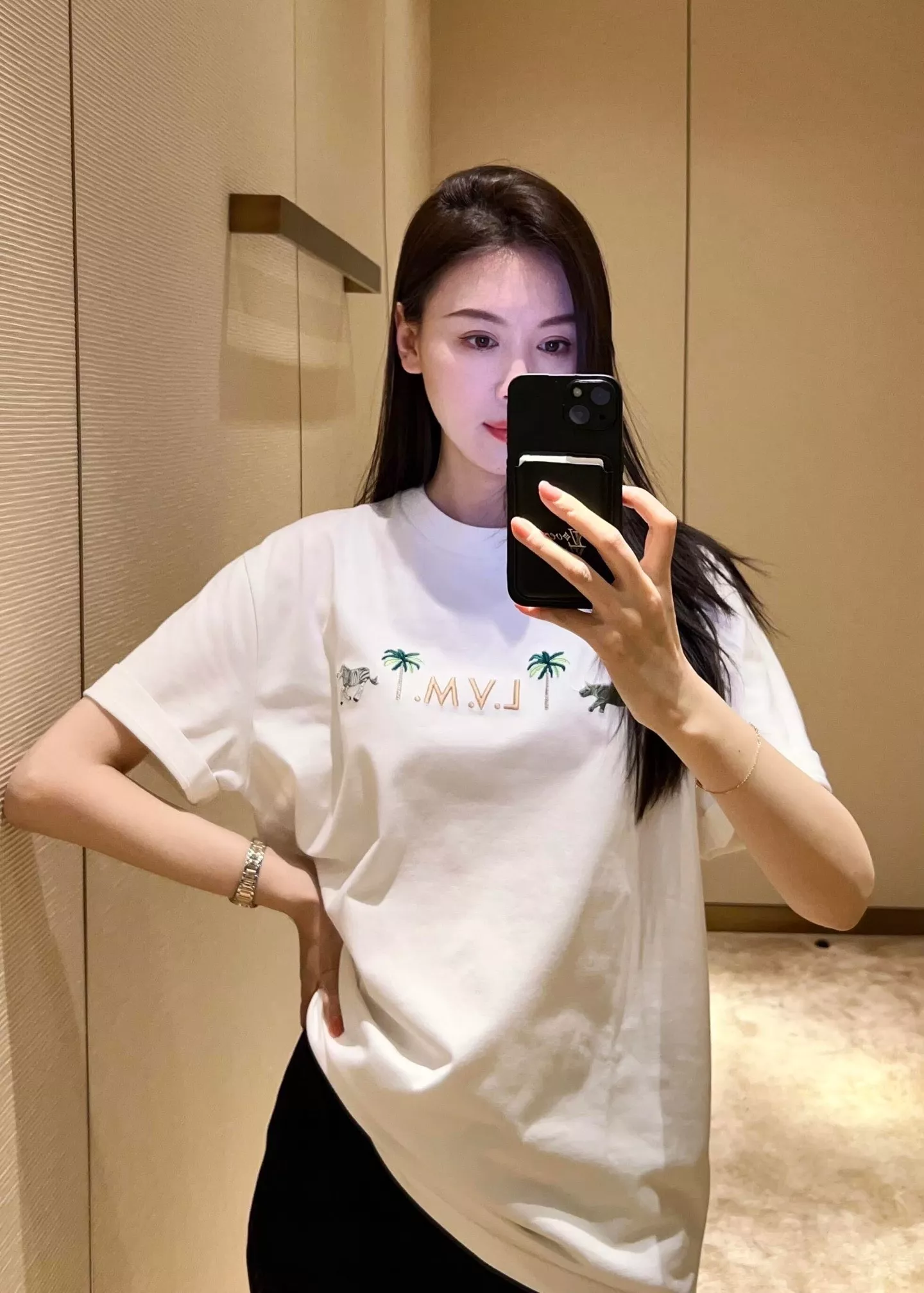 루이비통 애니멀 자수 루즈핏 반소매 티셔츠 상세 이미지 14