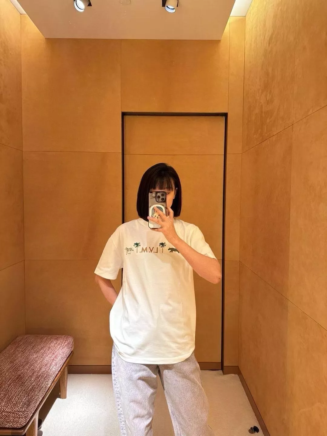 루이비통 애니멀 자수 루즈핏 반소매 티셔츠 상세 이미지 16