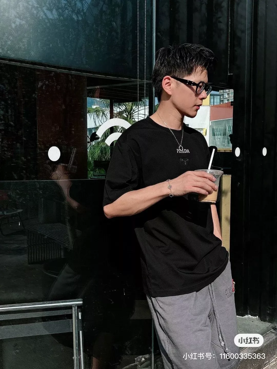 프라다 삼각 로고 레터링 프린트 반소매 티셔츠 상세 이미지 15