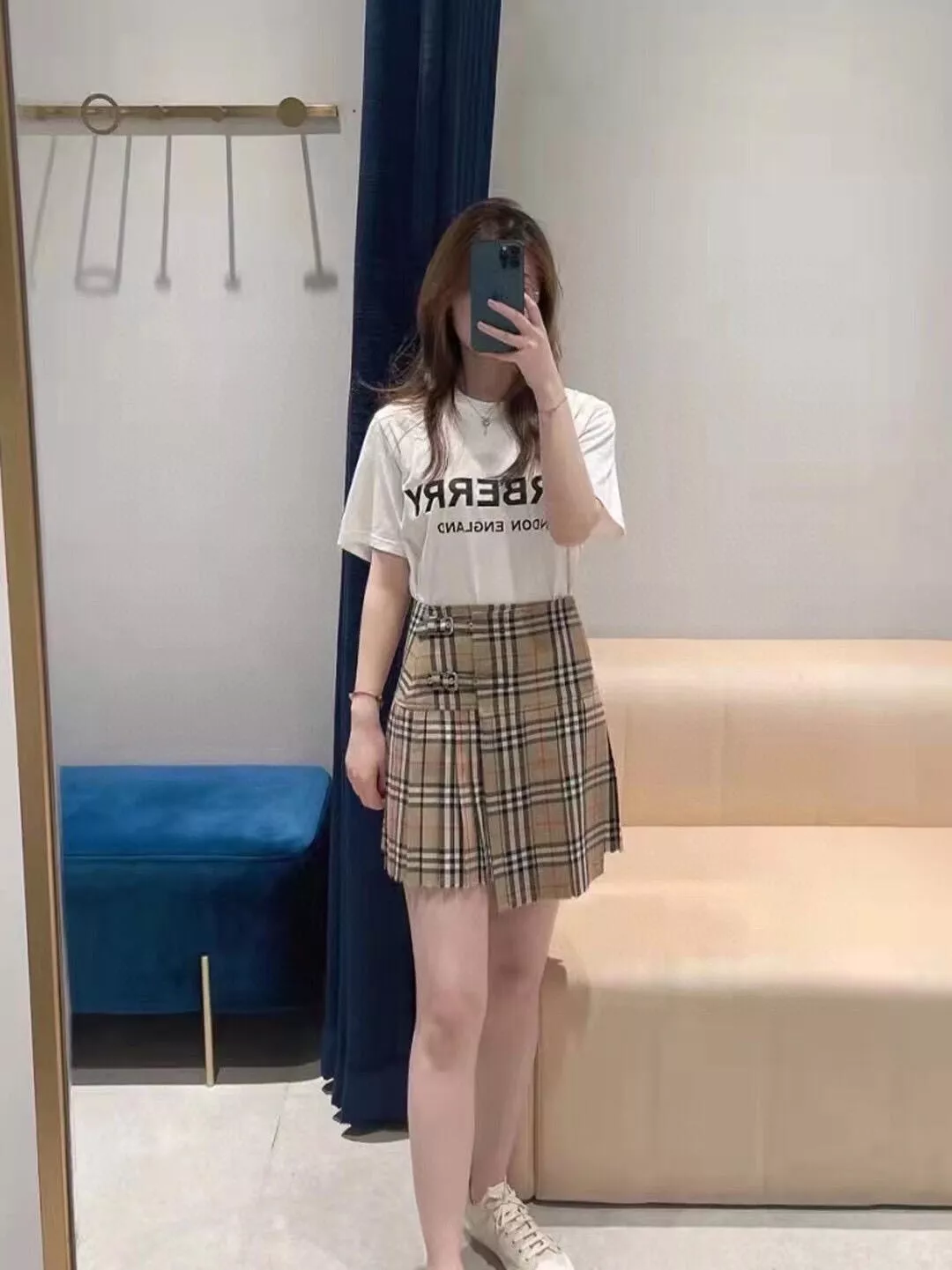 버버리 클래식 레터링 자수 머서라이즈 코튼 반소매 티셔츠 상세 이미지 18