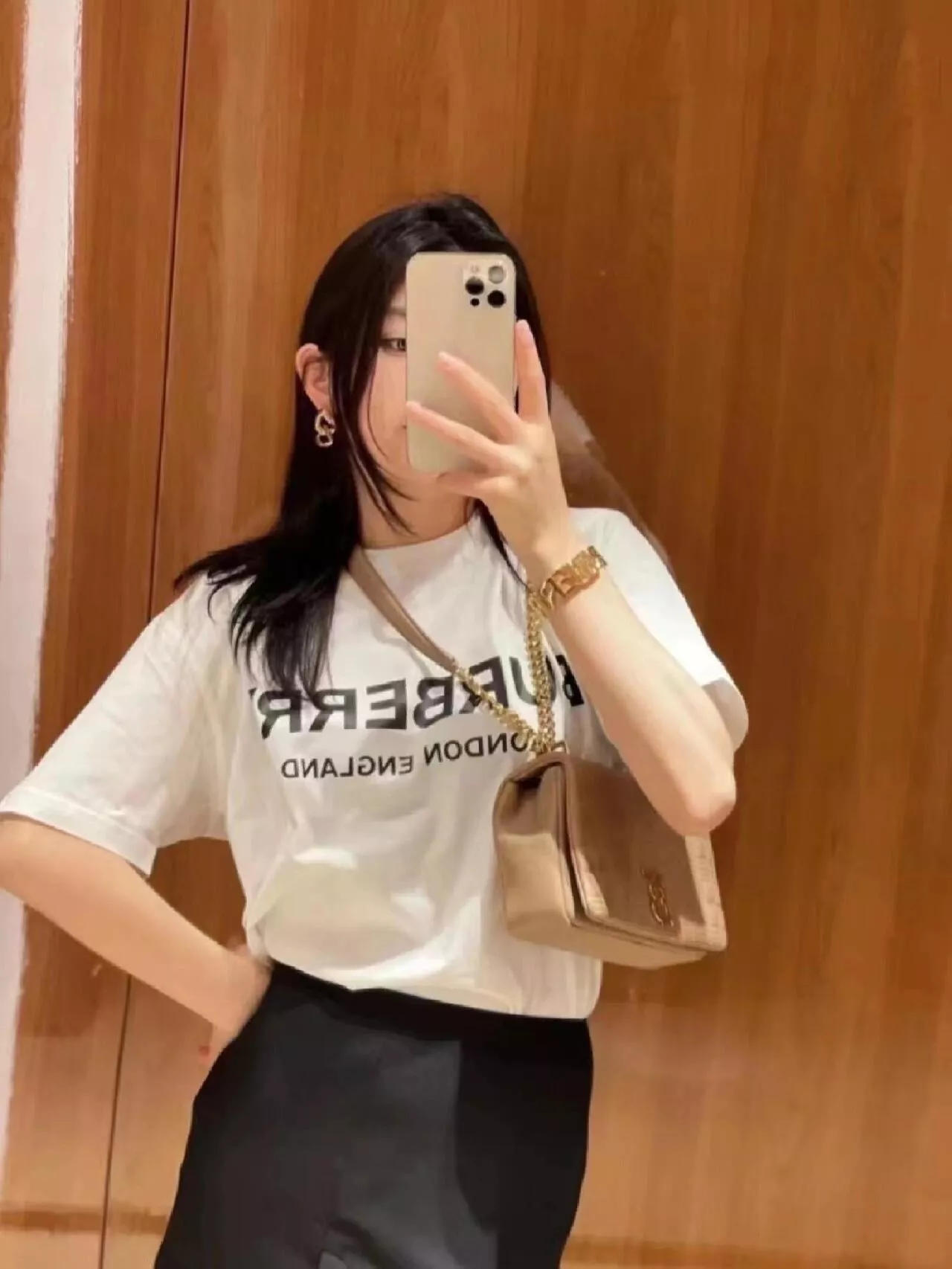 버버리 클래식 레터링 자수 머서라이즈 코튼 반소매 티셔츠 상세 이미지 15