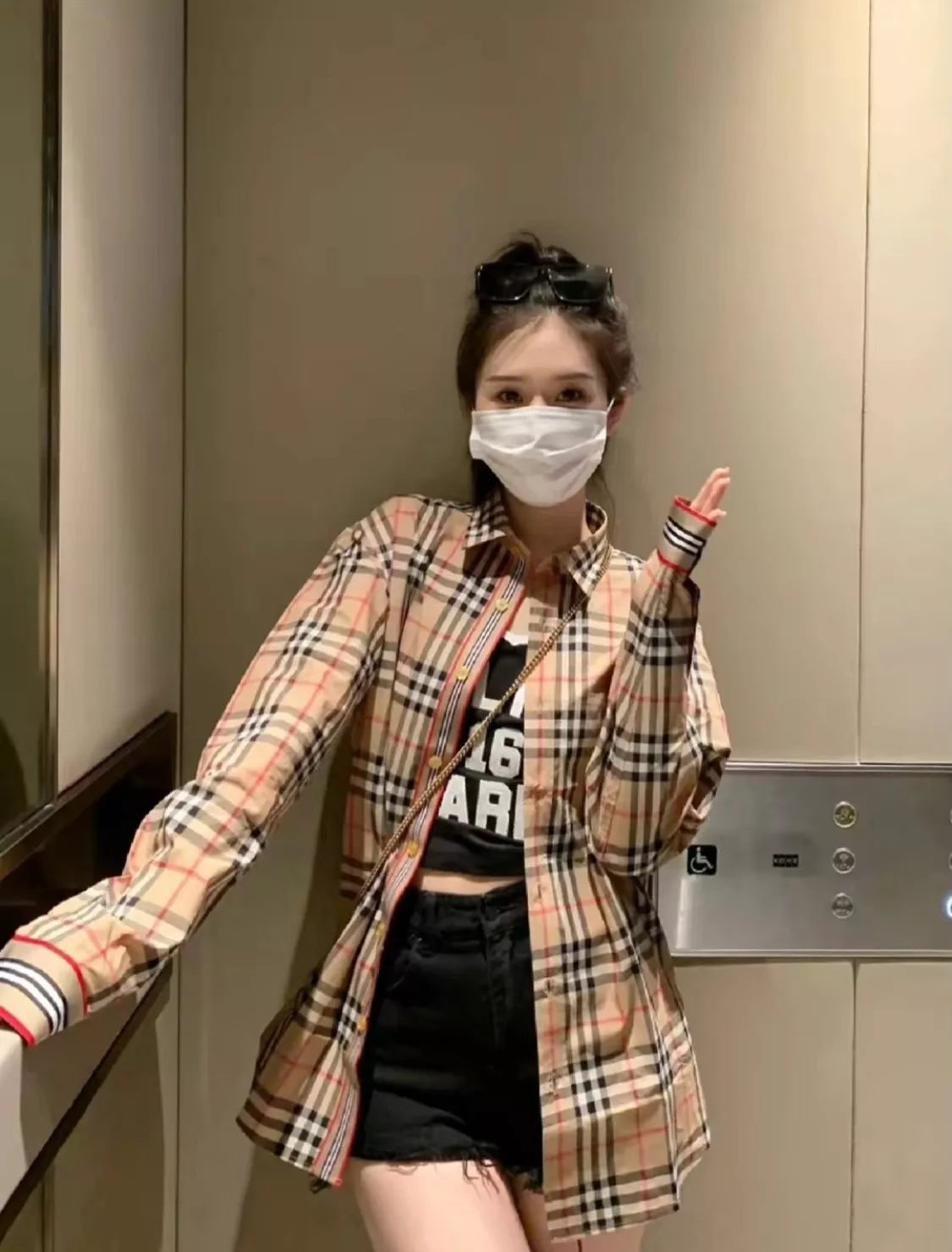 버버리 체크 패턴 스트라이프 트림 긴소매 셔츠 상세 이미지 13