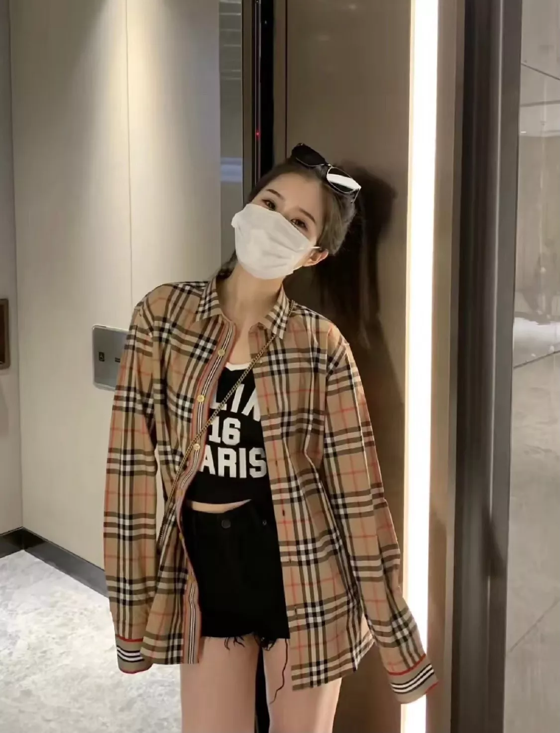 버버리 체크 패턴 스트라이프 트림 긴소매 셔츠 상세 이미지 15