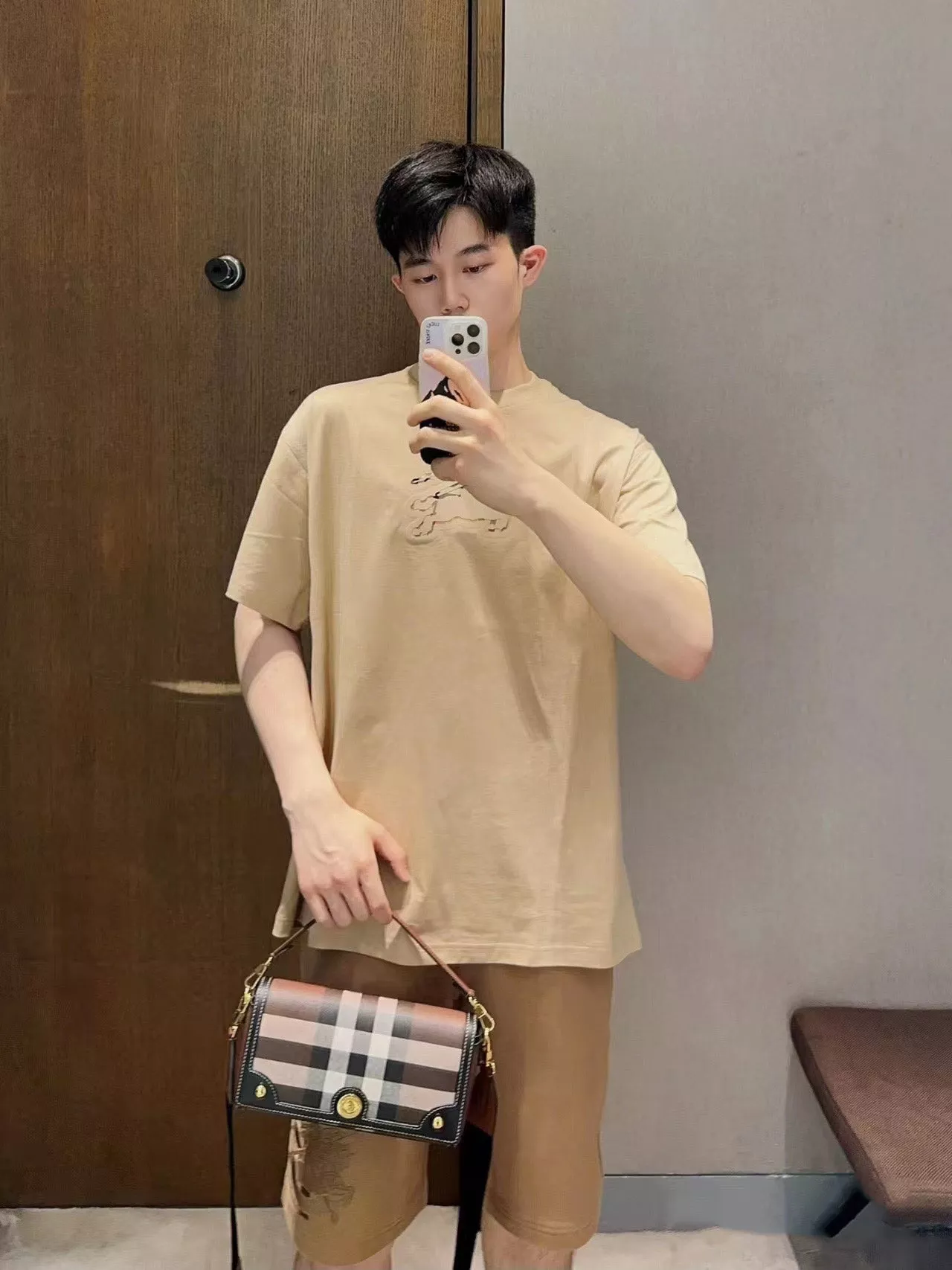 버버리 컷아웃 전마 아플리케 루즈핏 반소매 티셔츠 상세 이미지 14