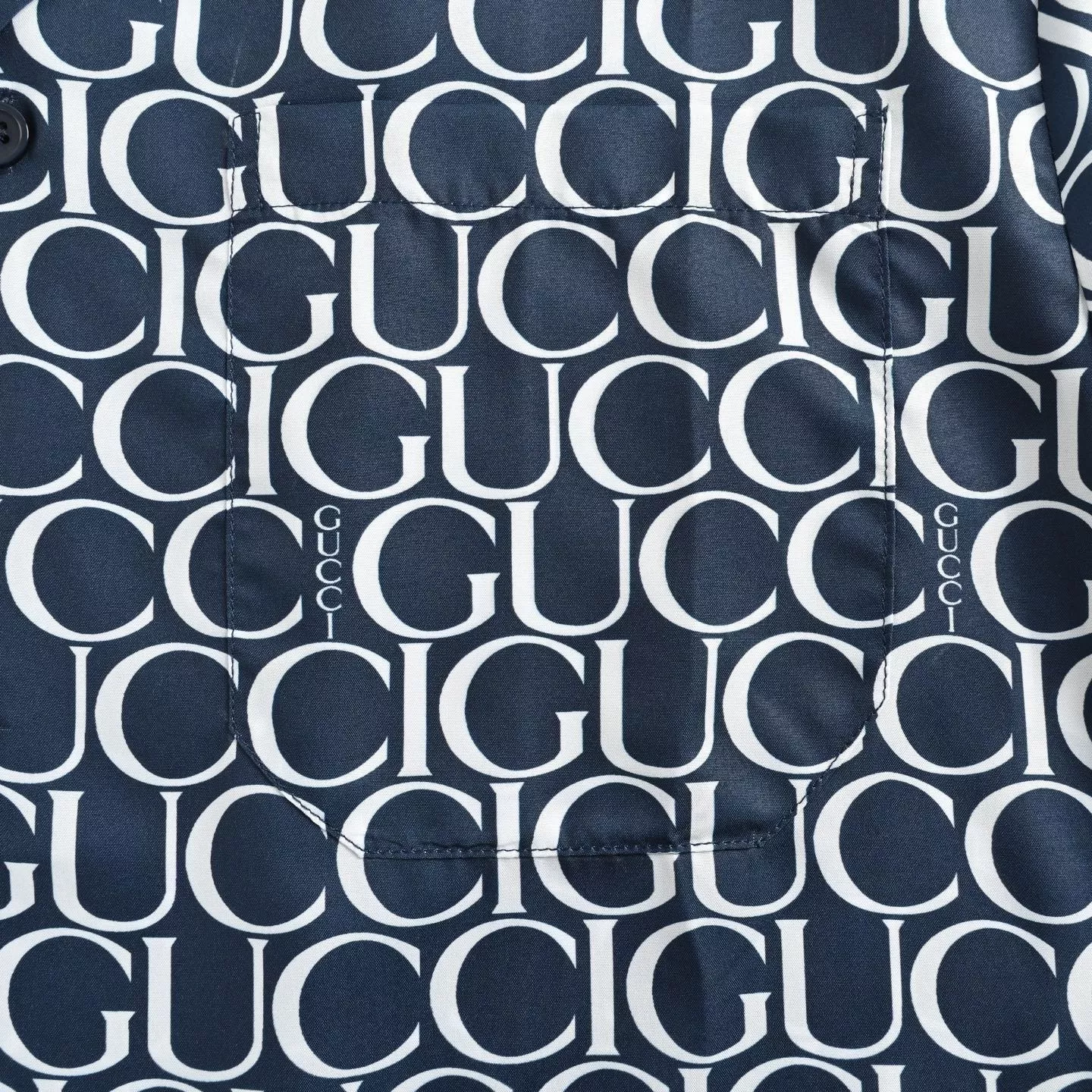 구찌 만인쇄 배리어 프린트 반소매 셔츠 상세 이미지 8