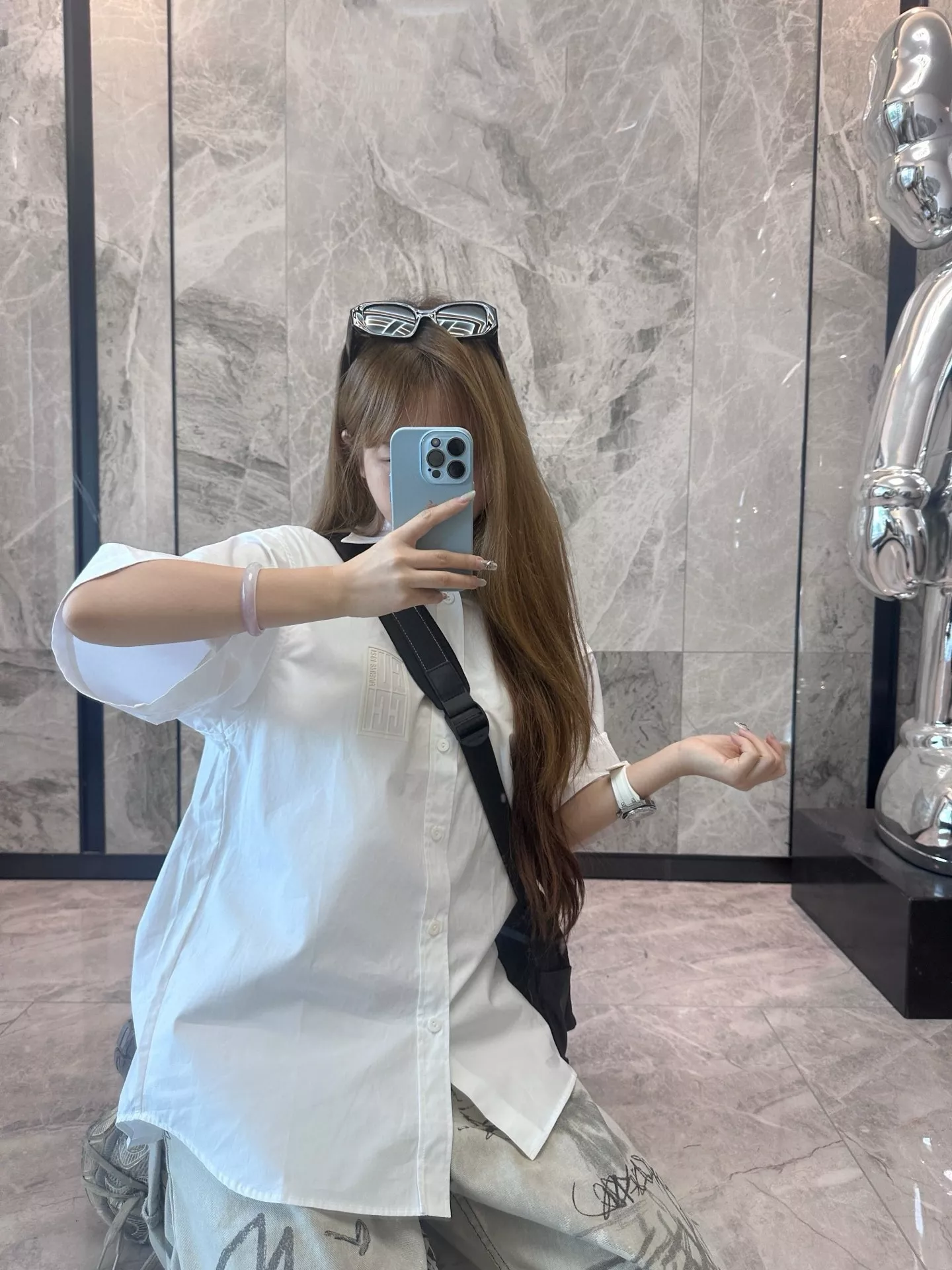 구찌 24SS 방패형 G 레터 압착 반소매 셔츠 상세 이미지 14
