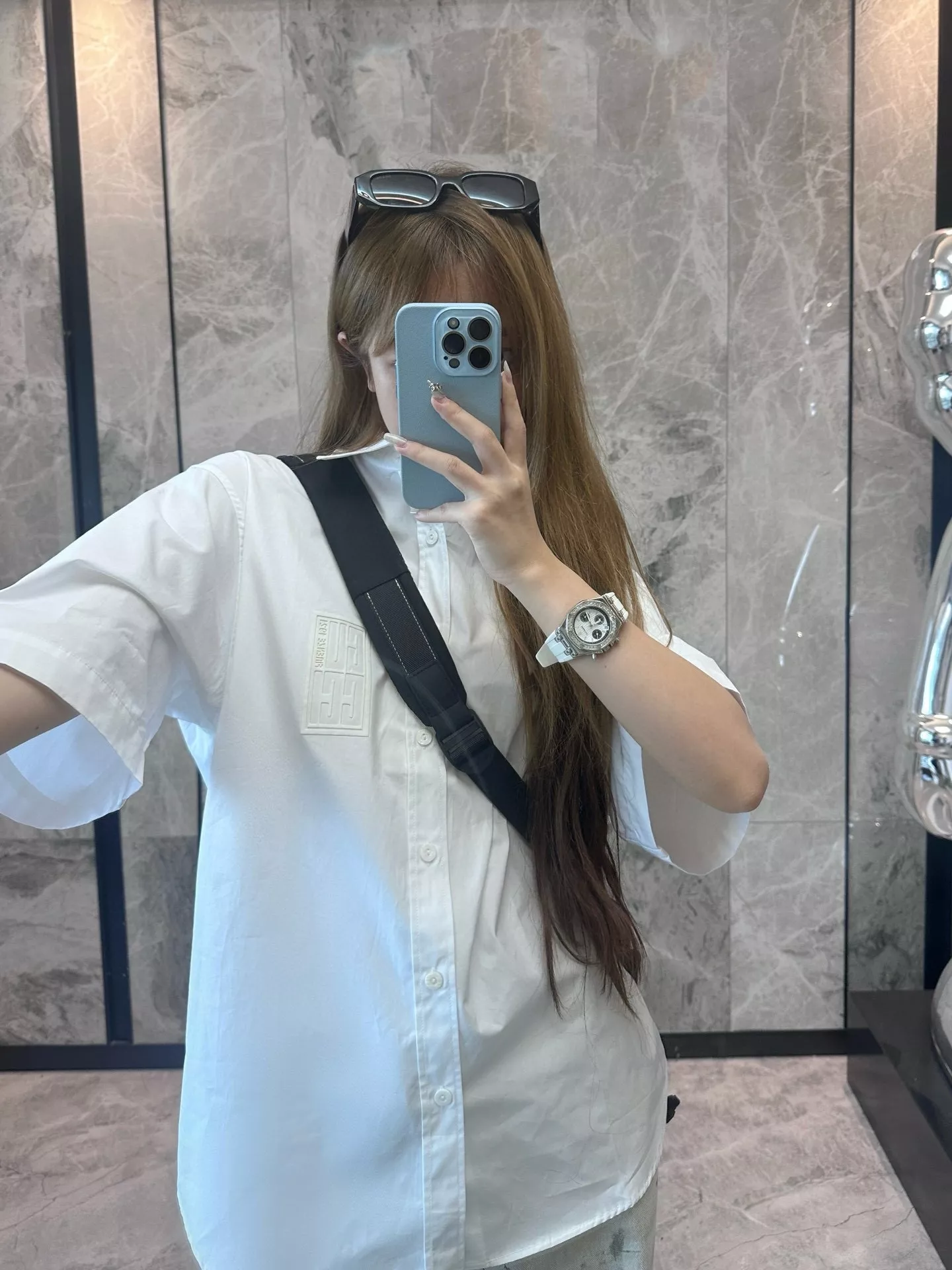 구찌 24SS 방패형 G 레터 압착 반소매 셔츠 상세 이미지 17