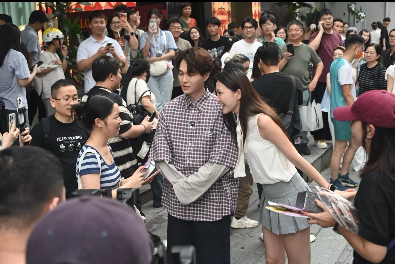 발렌시아가 레드그레이 체크 레이어드 긴소매 셔츠 상세 이미지 11