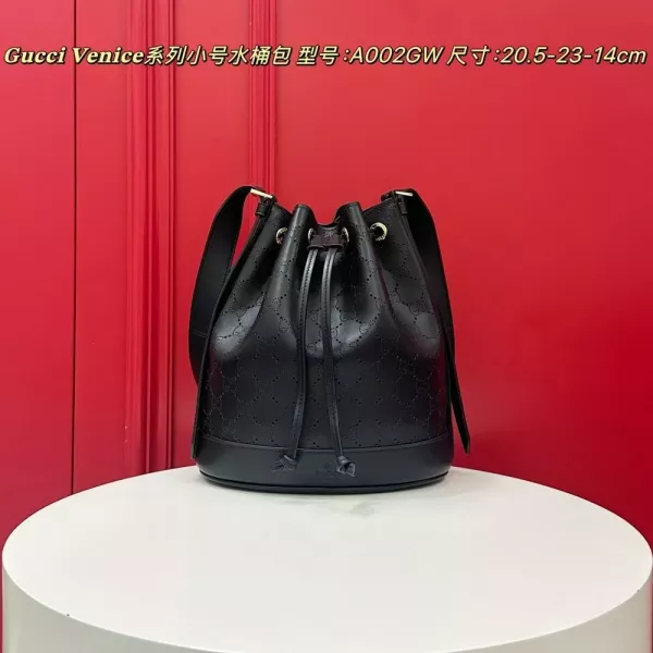 구찌 베니스 스몰 드로스트링 버킷백