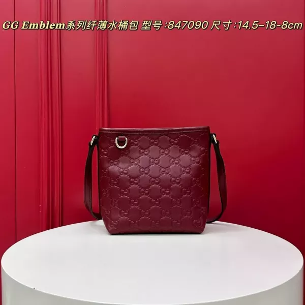 구찌 엠블럼 시리즈 슬림 버킷백