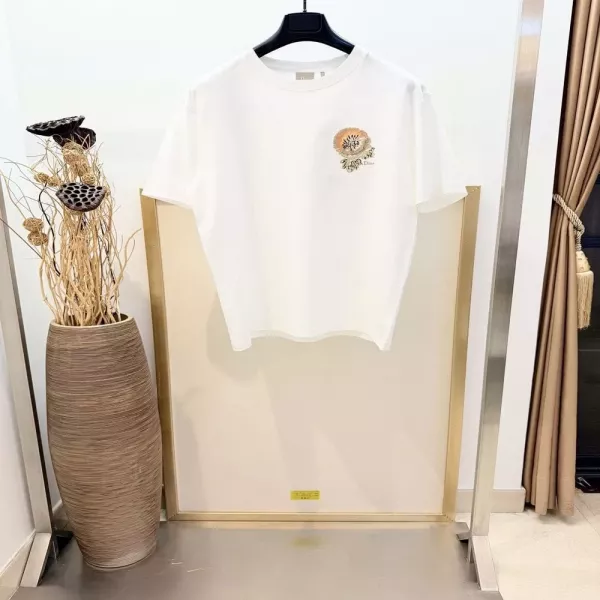 디올 바이잔스 플라워 자수 코튼 반소매 티셔츠