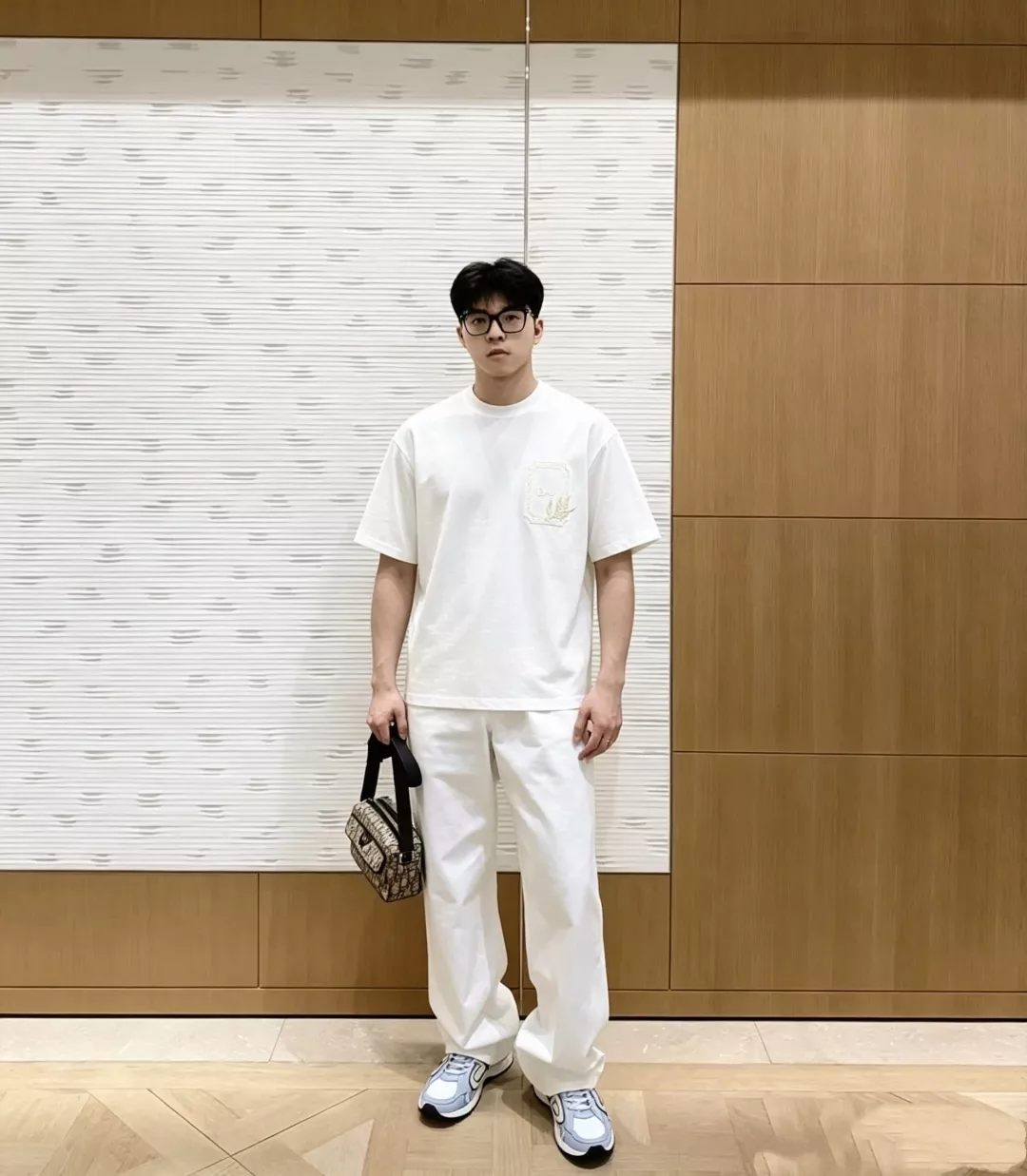디올 메달리온 자수 코튼 반소매 티셔츠 상세 이미지 12