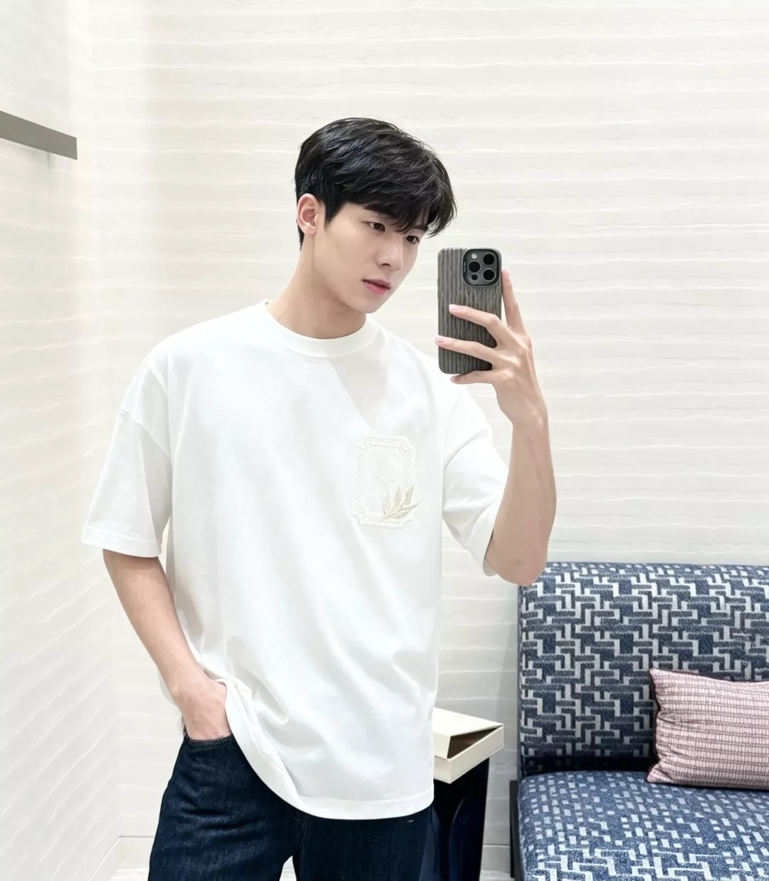 디올 메달리온 자수 코튼 반소매 티셔츠 상세 이미지 11