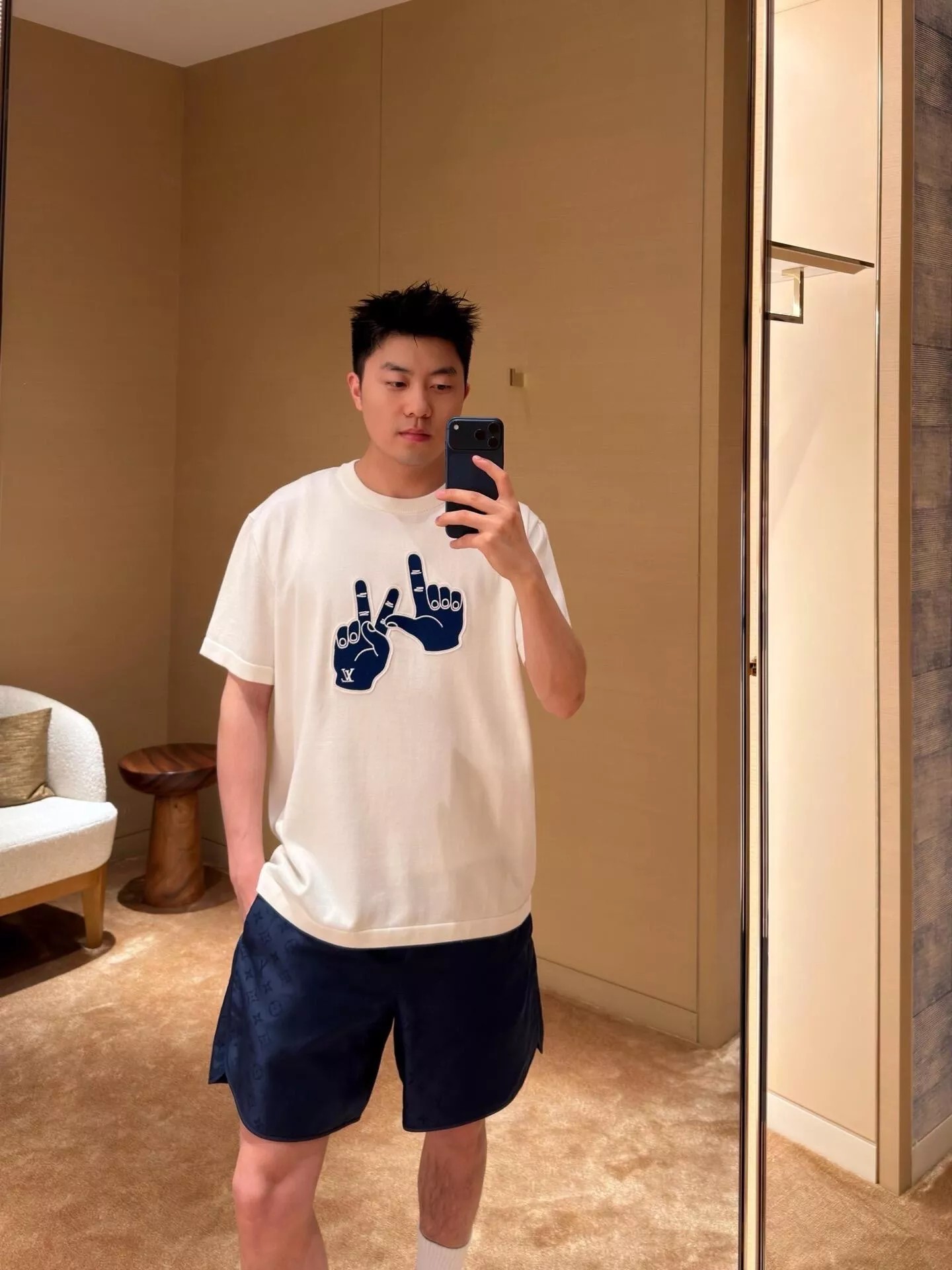 루이비통 로고 패치 자수 코튼 반소매 티셔츠 상세 이미지 9