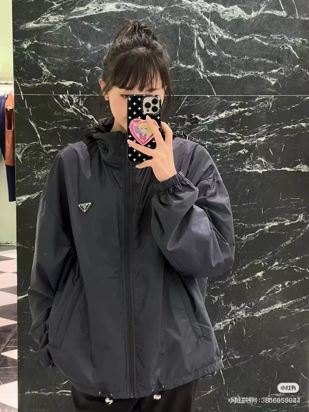 프라다 재생 나일론 양면 후드 재킷 상세 이미지 18
