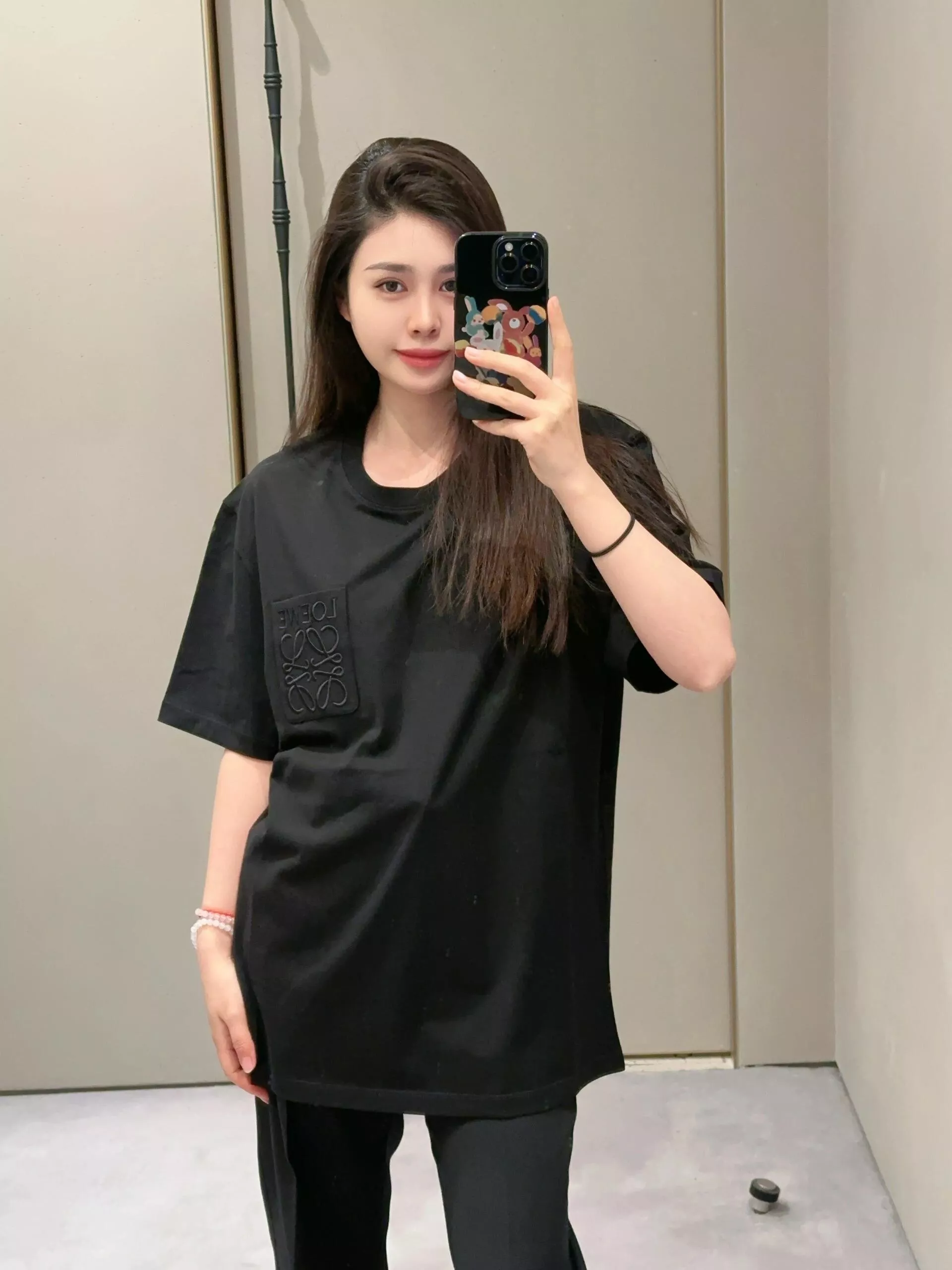 로에베 자수 로고 코튼 반소매 티셔츠 상세 이미지 24