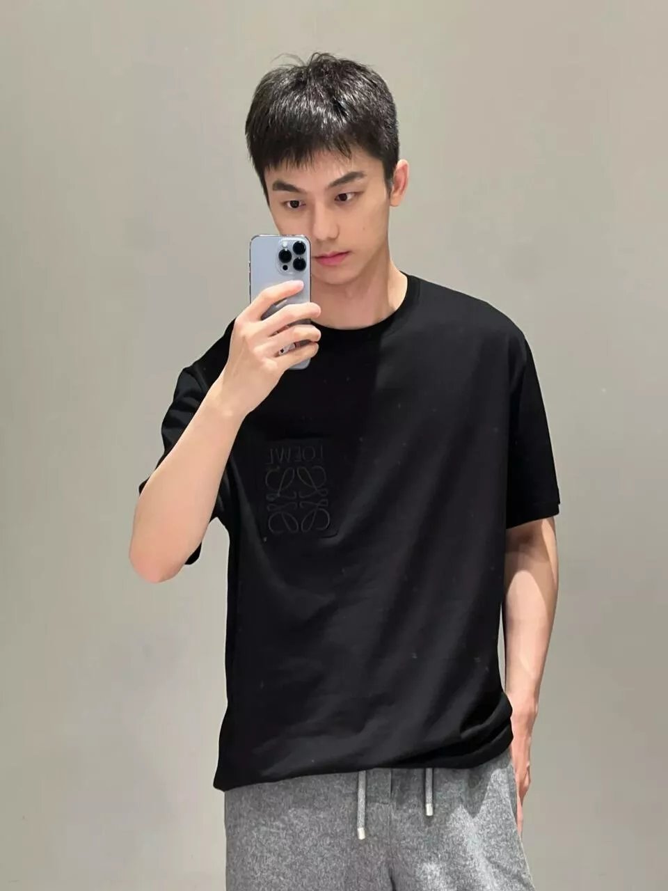 로에베 자수 로고 코튼 반소매 티셔츠 상세 이미지 10