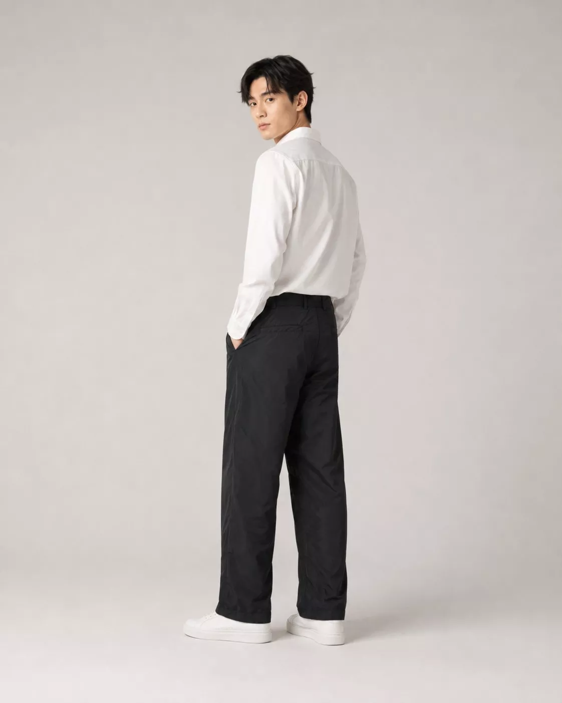 프라다 로고 자수 나일론 롱 팬츠 상세 이미지 12