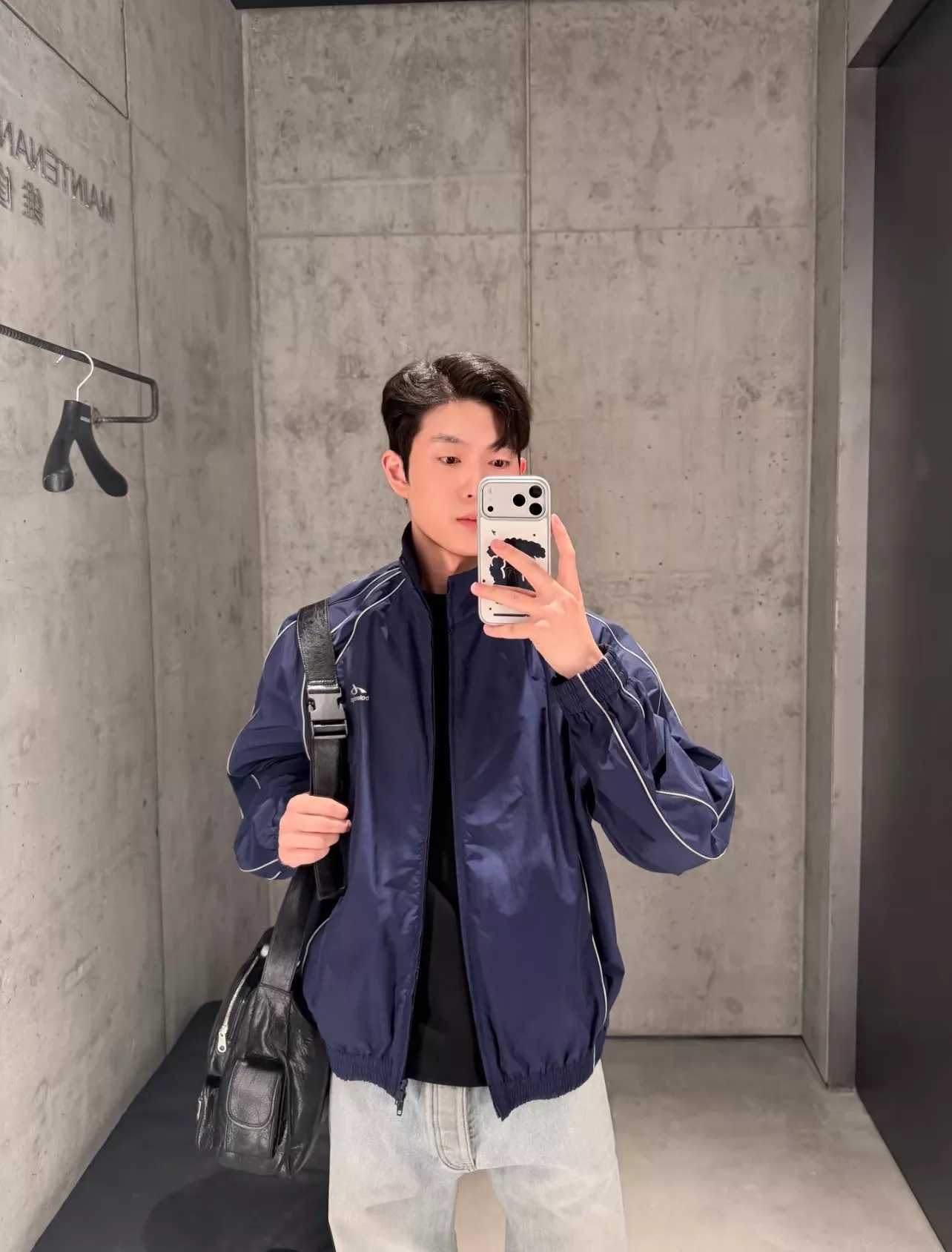 발렌시아가 바디스 시리즈 나일론 반사 디테일 집업 재킷 상세 이미지 10