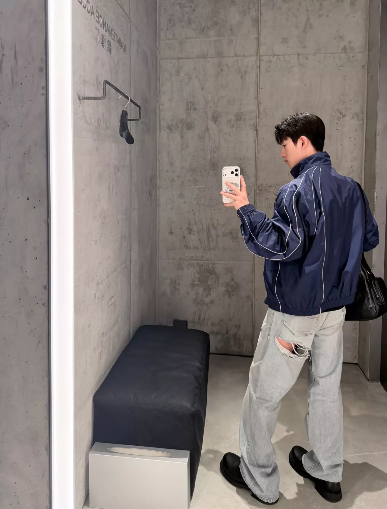 발렌시아가 바디스 시리즈 나일론 반사 디테일 집업 재킷 상세 이미지 12