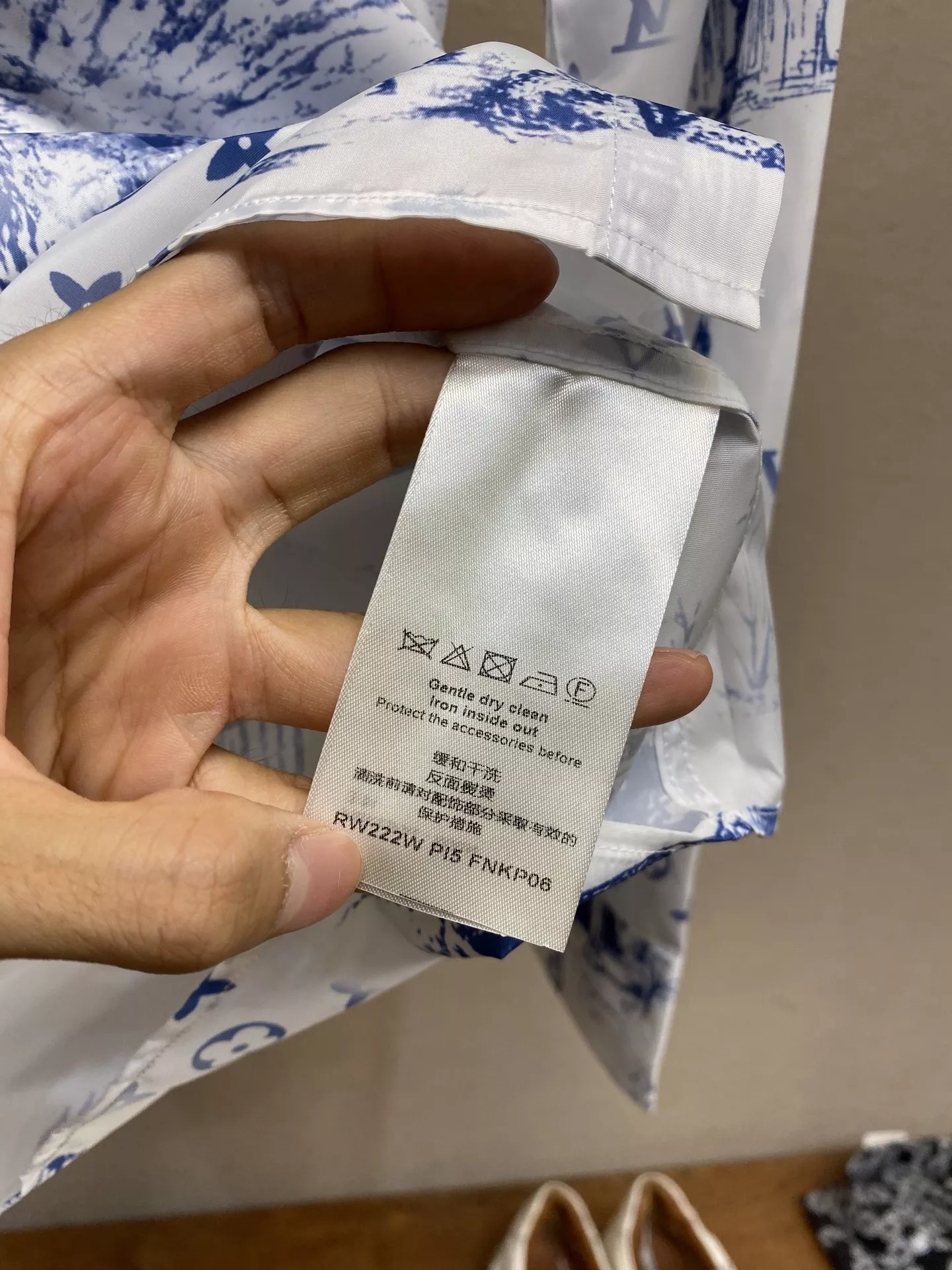 루이비통 모노그램 시티 워크 프린트 실크 린넨 긴소매 셔츠 상세 이미지 8