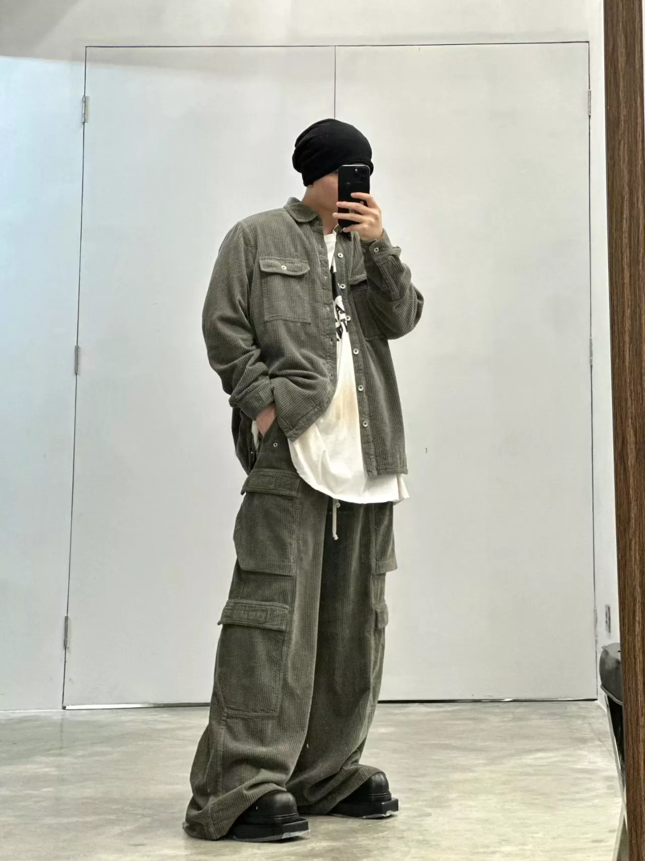 릭오웬스 올리브그린 코듀로이 멀티포켓 와이드 팬츠 상세 이미지 12
