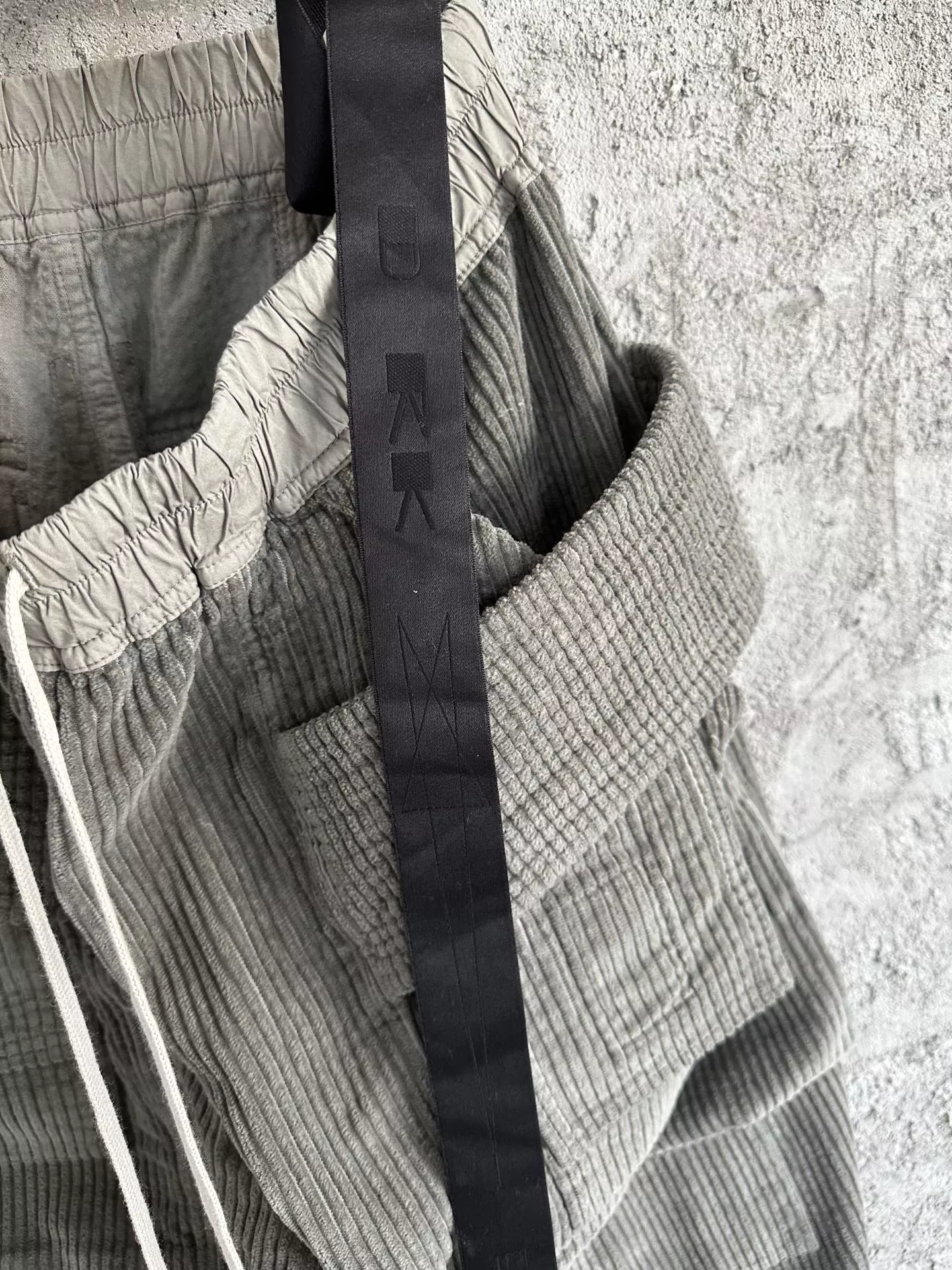 릭오웬스 올리브그린 코듀로이 멀티포켓 와이드 팬츠 상세 이미지 9