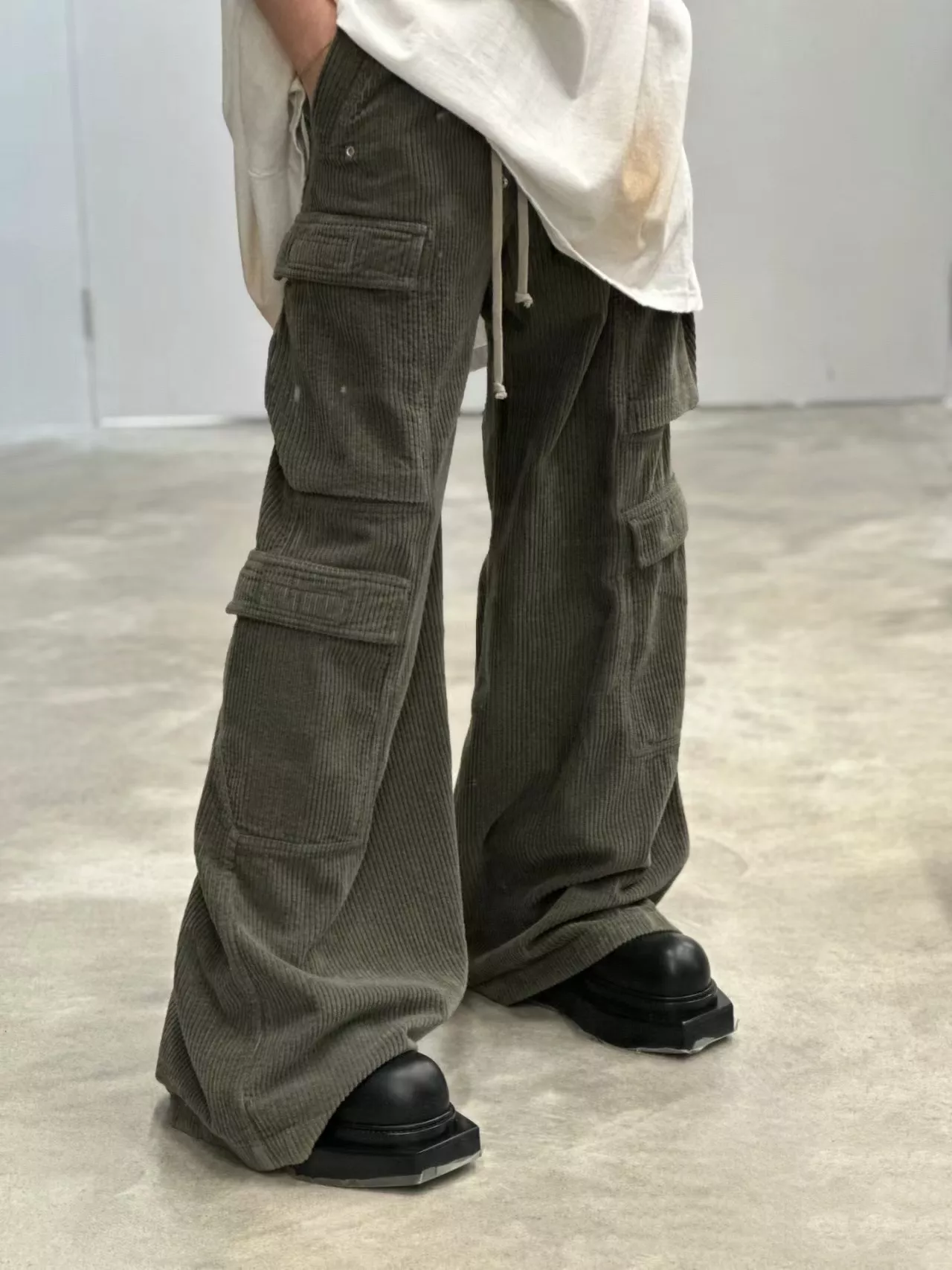 릭오웬스 올리브그린 코듀로이 멀티포켓 와이드 팬츠 상세 이미지 11