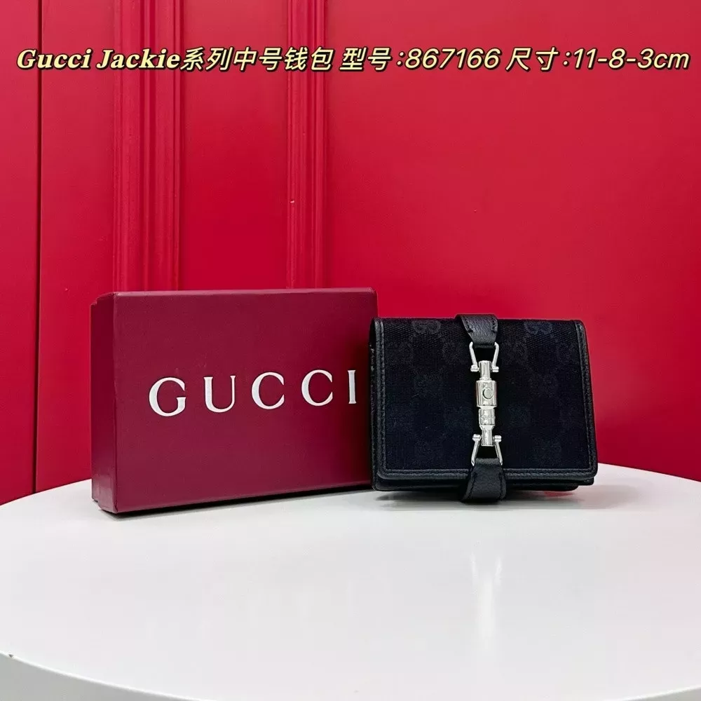 구찌 재키 시리즈 미디엄 버튼 반지갑