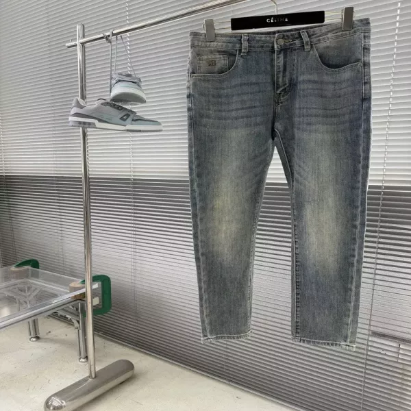 버버리 워싱 스트레이트 데님 팬츠