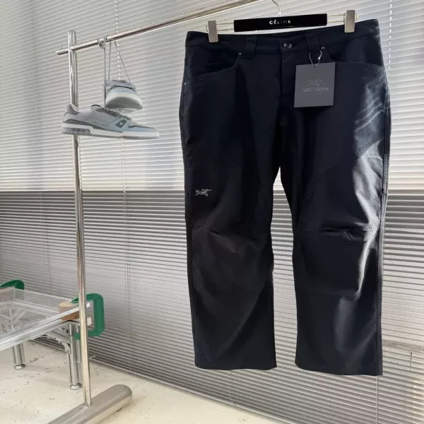 아크테릭스 솔리드 스트레이트 핏 캐쥬얼 팬츠