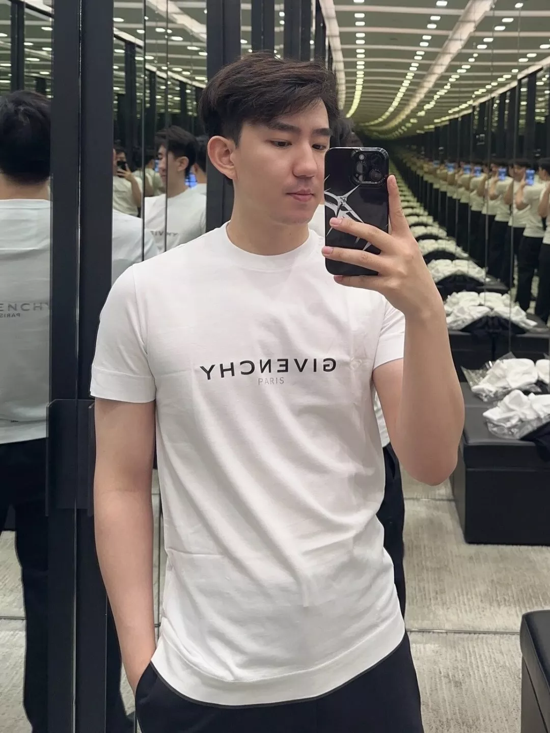 지방시 더블 레터 로고 프린트 반소매 티셔츠 상세 이미지 24