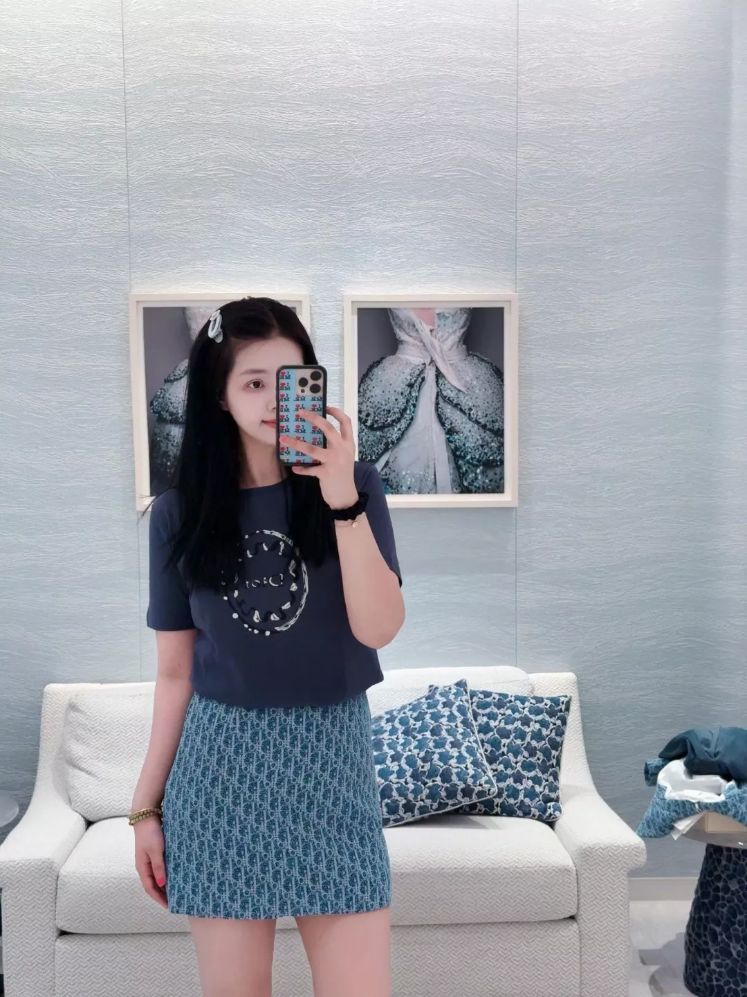 디올 메달리온 자수 리본 그래픽 반소매 티셔츠 상세 이미지 12