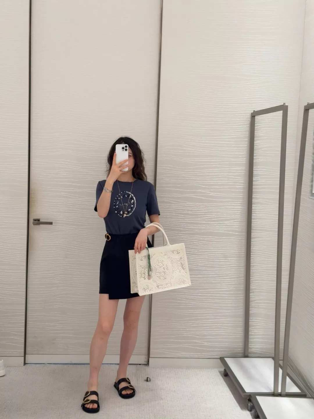 디올 메달리온 자수 리본 그래픽 반소매 티셔츠 상세 이미지 11