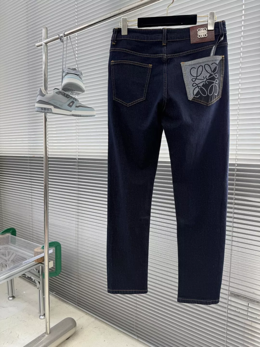 로에베 딥 워시 스트레이트 데님 팬츠 상세 이미지 2