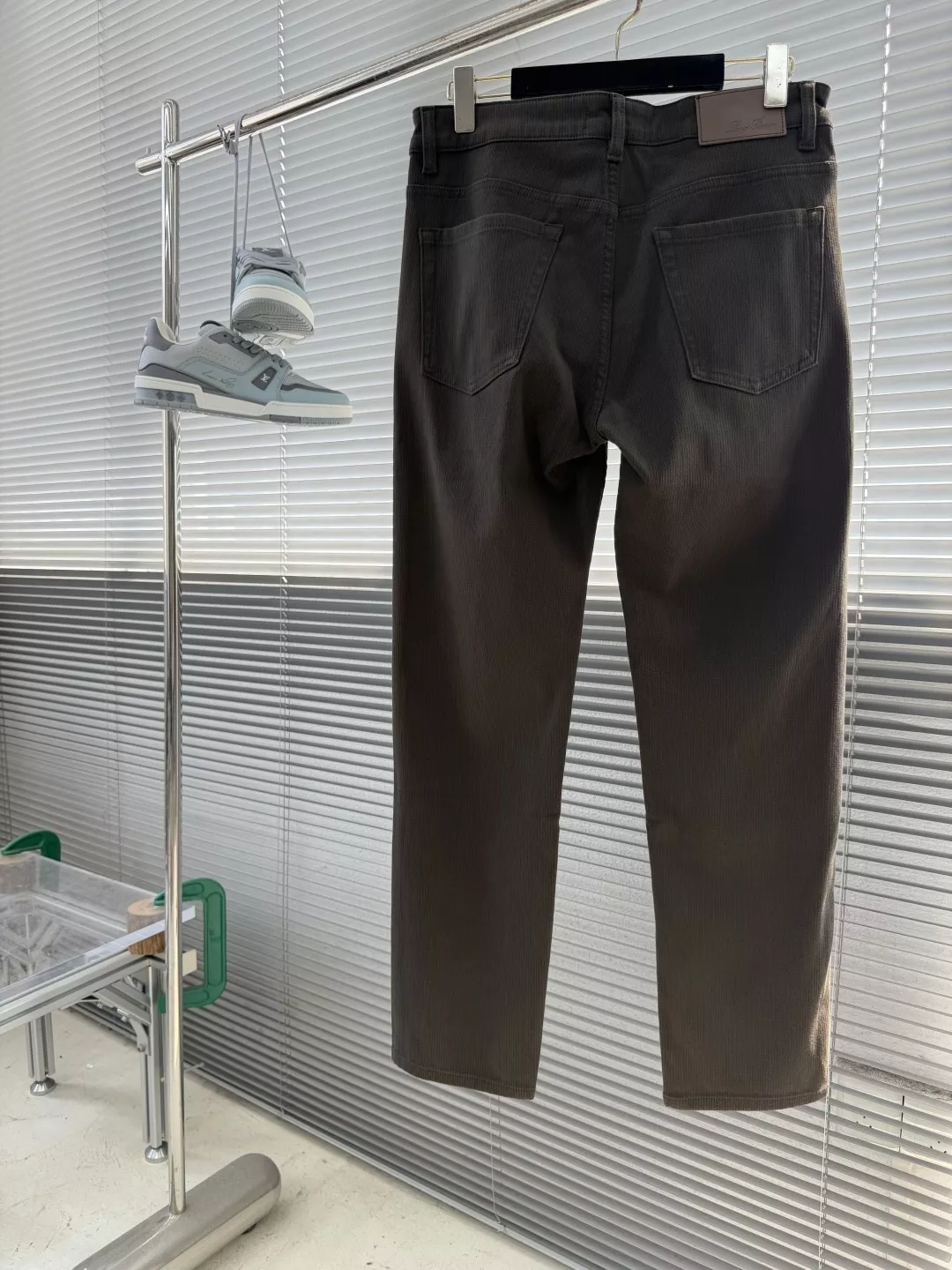로로피아나 워싱 스트레이트 핏 캐주얼 팬츠 상세 이미지 2