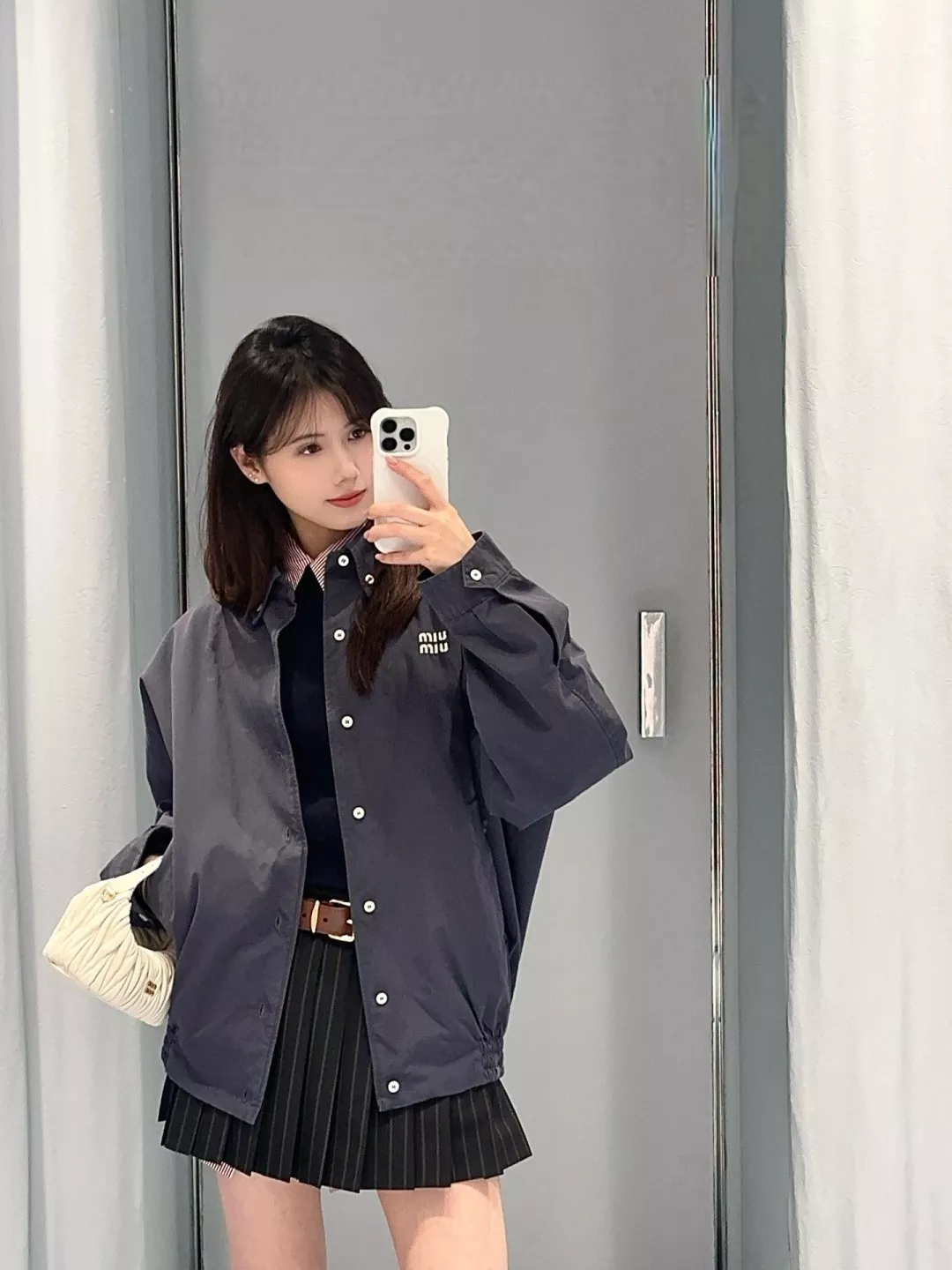 미우미우 워싱 스모크 그레이 코튼 포플린 자수 재킷 상세 이미지 24