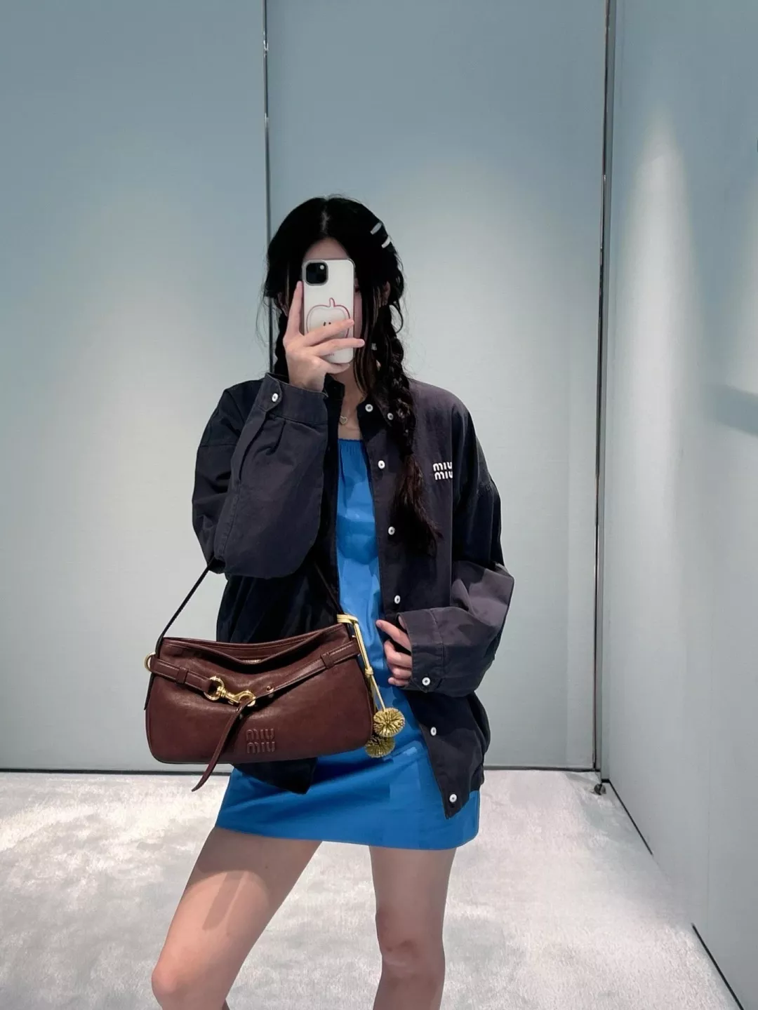 미우미우 워싱 스모크 그레이 코튼 포플린 자수 재킷 상세 이미지 25