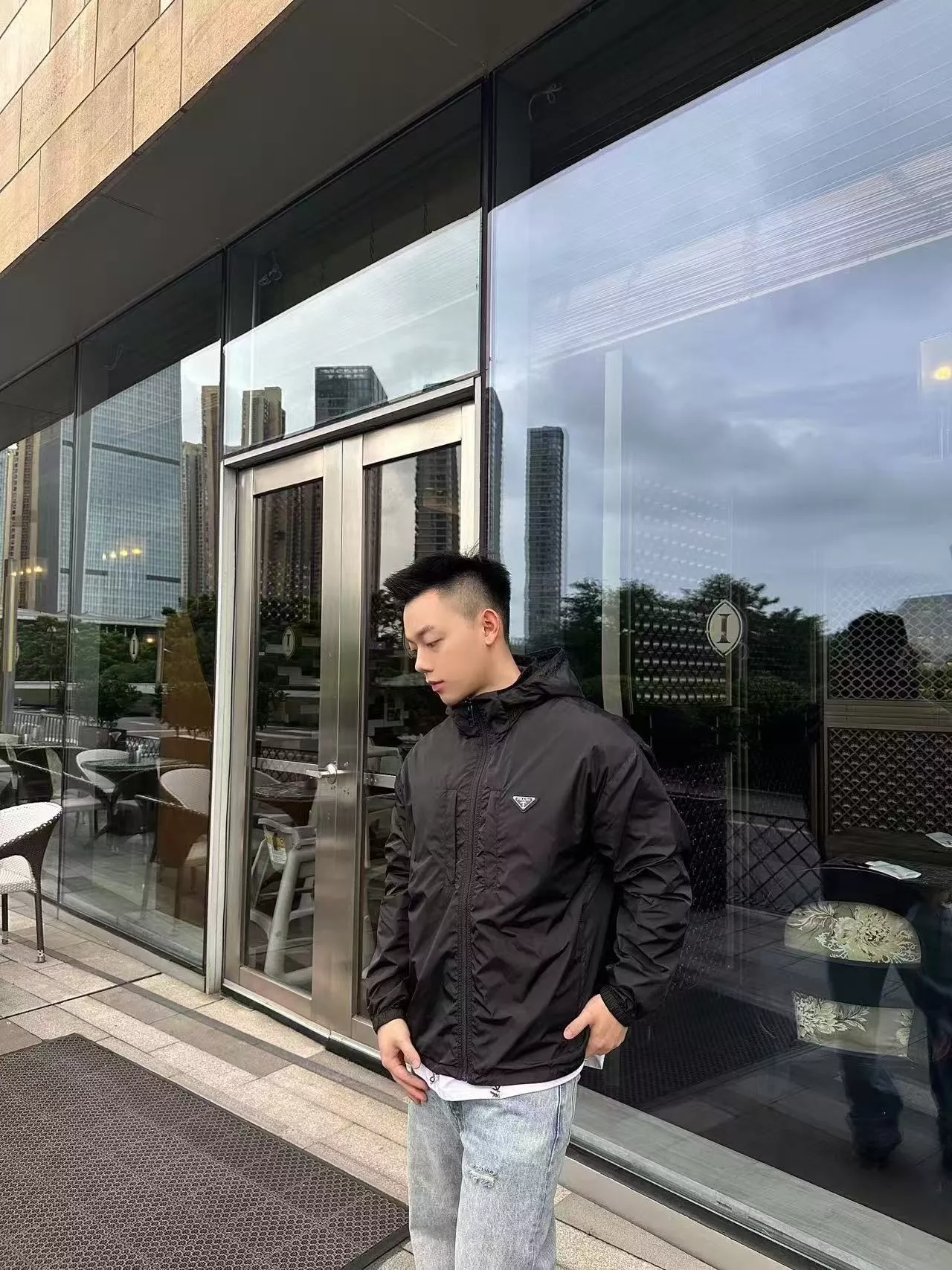 프라다 리사이클 나일론 양면 후드 재킷 상세 이미지 29