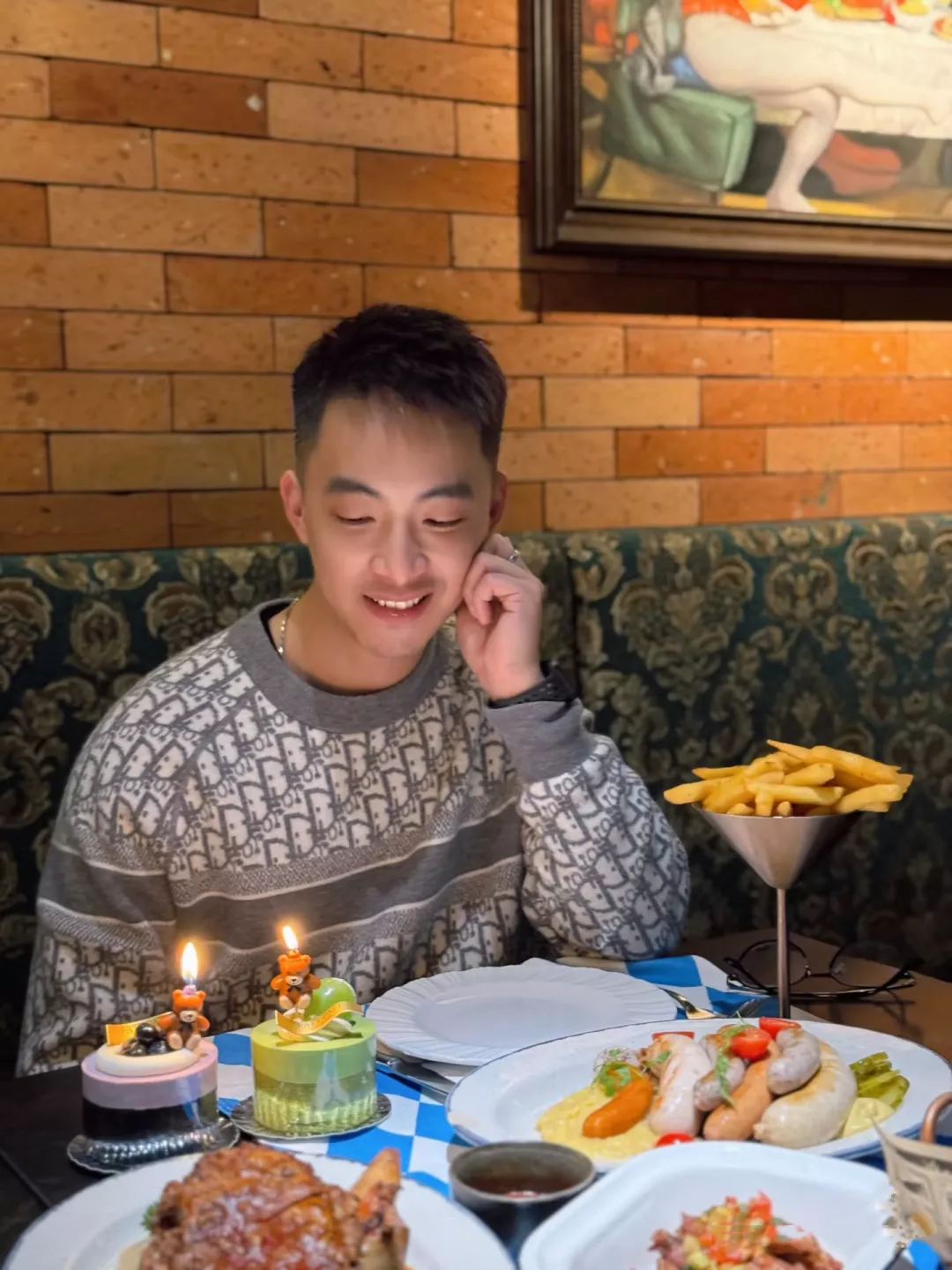 디올 클래식 로고 자카드 라운드넥 긴소매 니트 상세 이미지 24