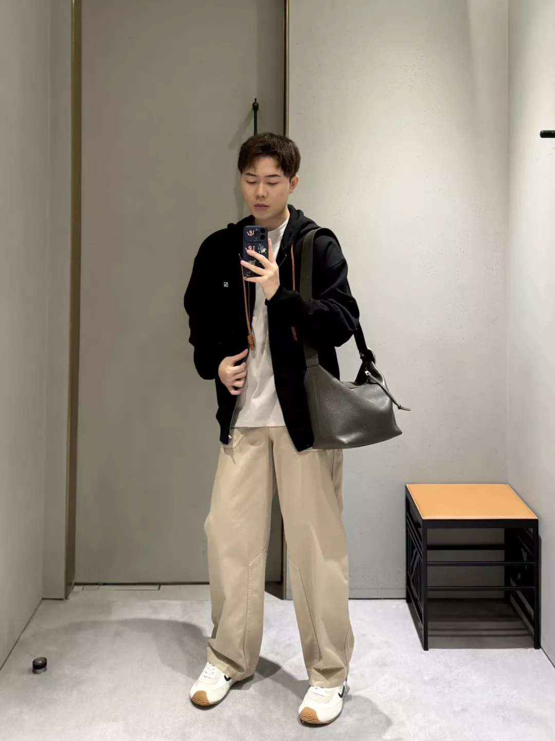 로에베 배색 로고 자수 드로스트링 지퍼 후드 재킷 상세 이미지 25