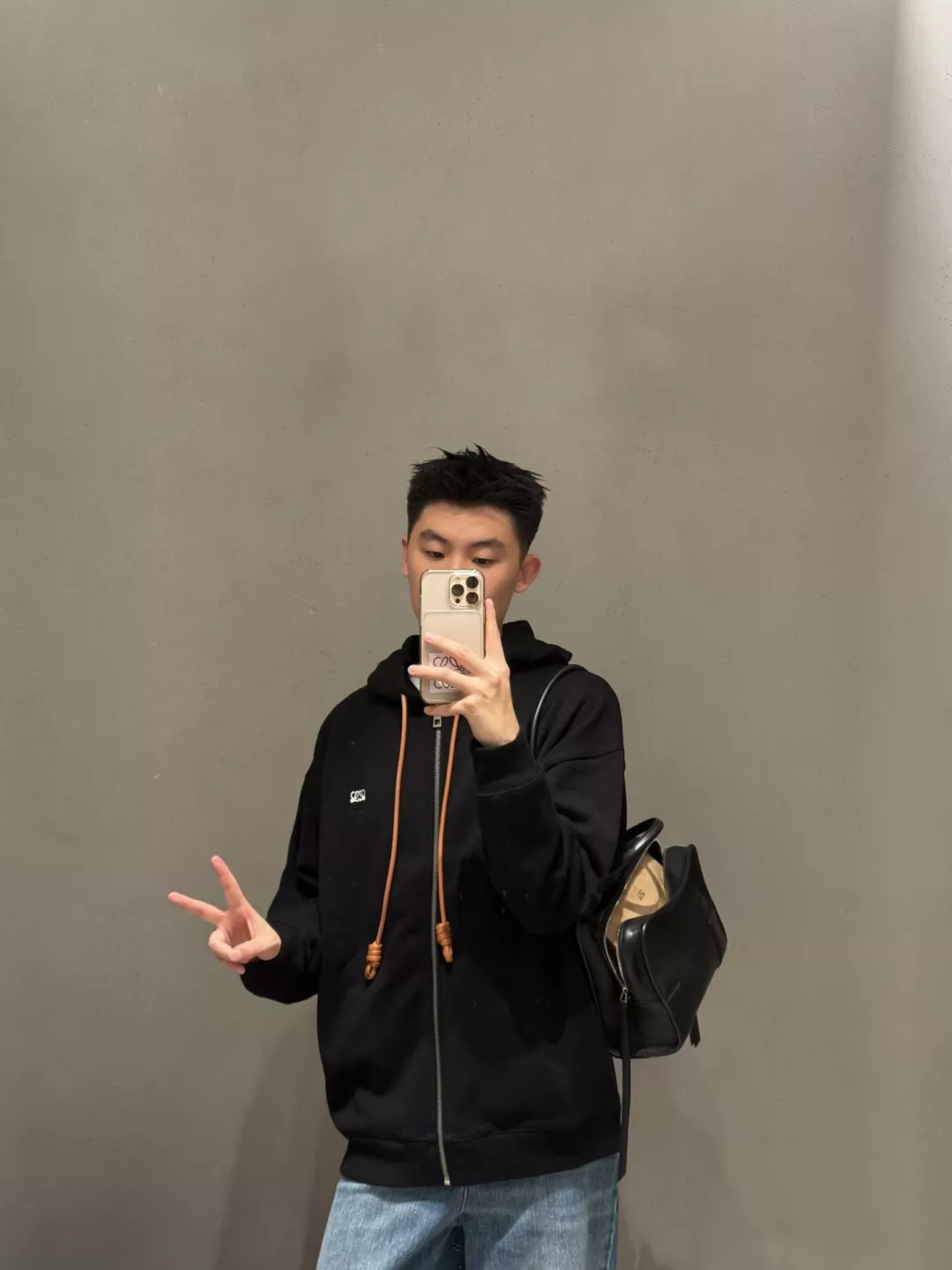 로에베 배색 로고 자수 드로스트링 지퍼 후드 재킷 상세 이미지 24