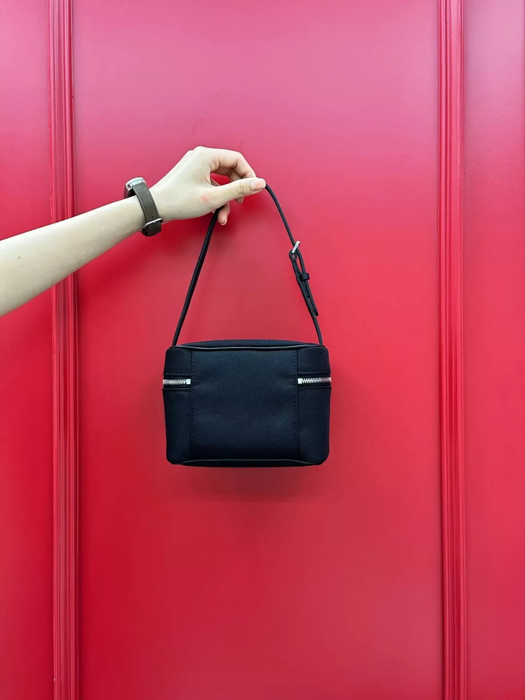 구찌 태그 시리즈 더블 지퍼 미니 핸드백 상세 이미지 14