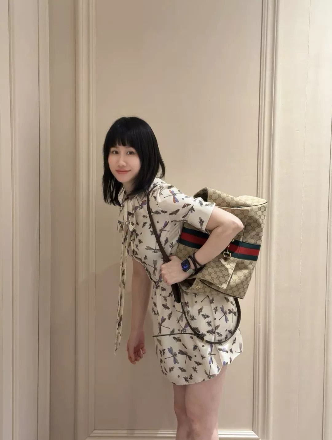 구찌 파파라조 시리즈 대형 웹 스트랩 토트백 상세 이미지 44