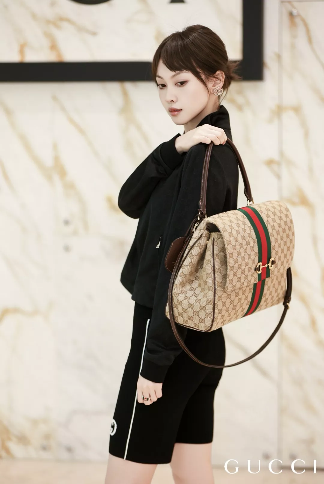 구찌 파파라조 시리즈 대형 웹 스트랩 토트백 상세 이미지 51