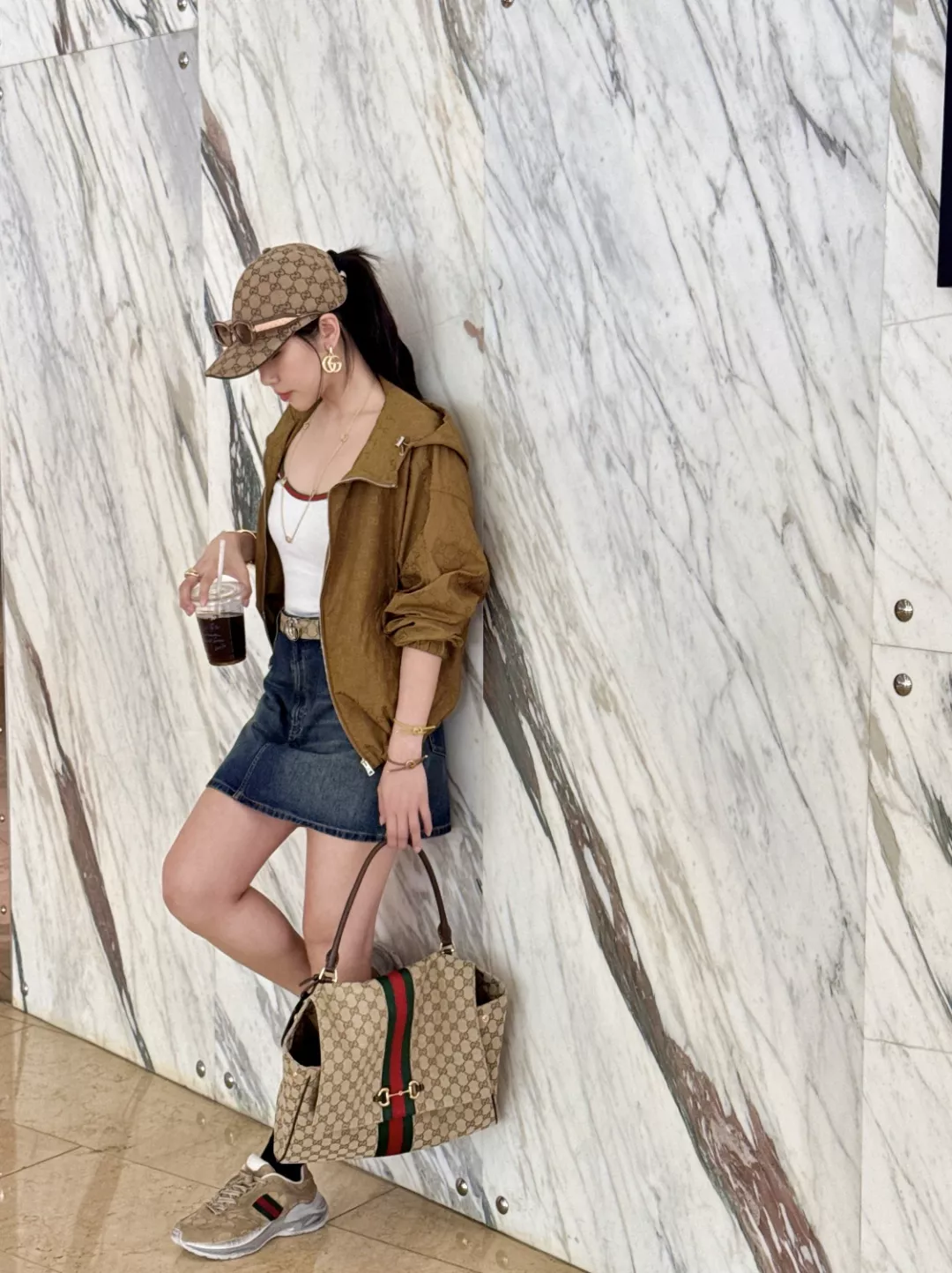 구찌 파파라조 시리즈 대형 웹 스트랩 토트백 상세 이미지 40