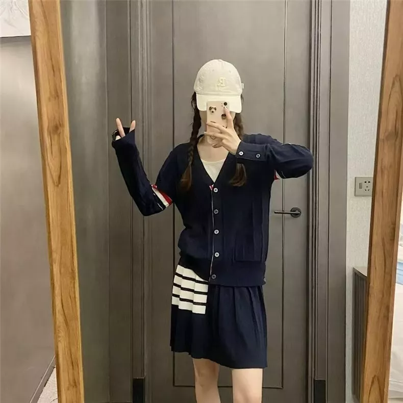 톰브라운 배색 더블슬리브 울 골지 긴소매 가디건 상세 이미지 60