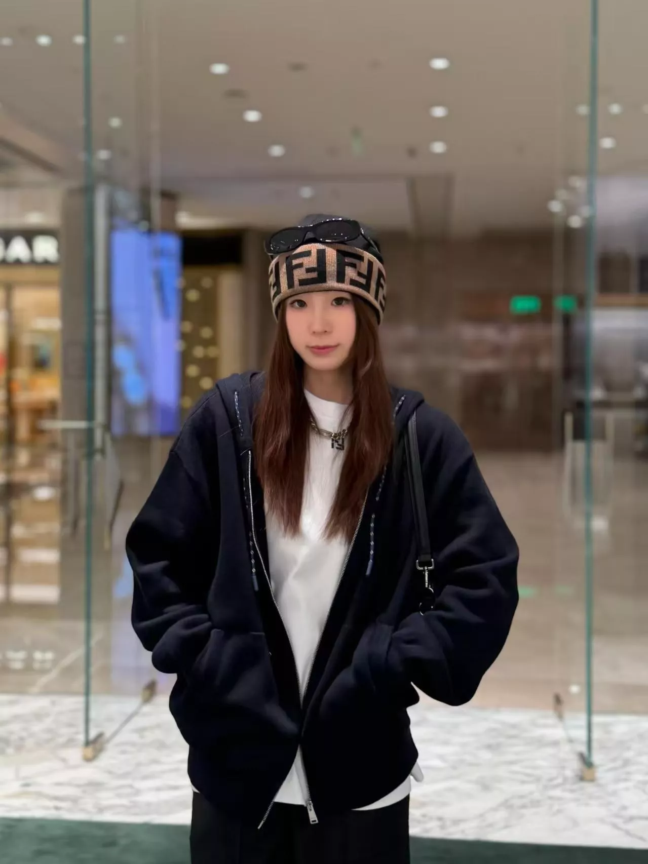 펜디 셀레리아 로고 자수 반소매 티셔츠 상세 이미지 18