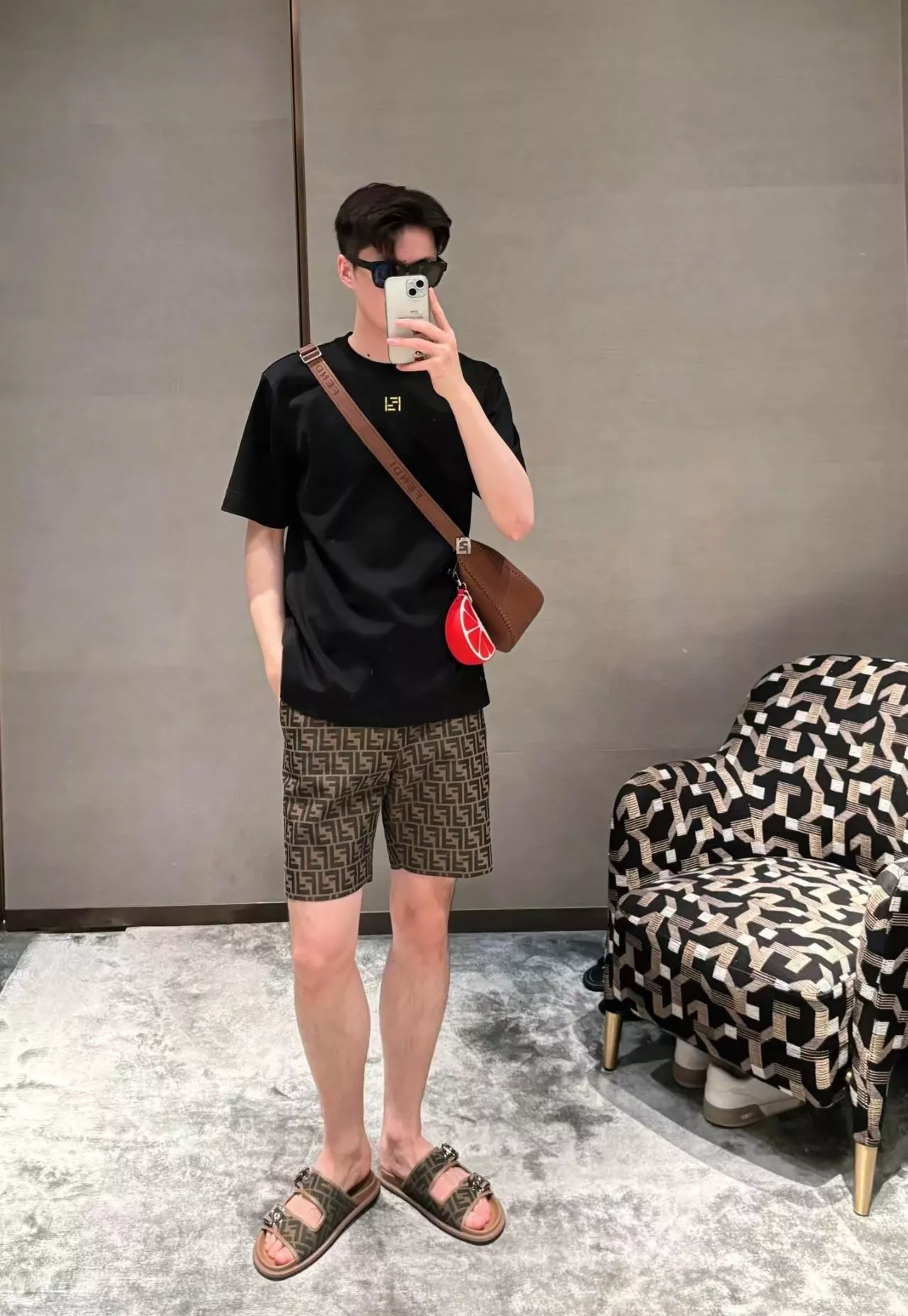 펜디 셀레리아 로고 자수 반소매 티셔츠 상세 이미지 23